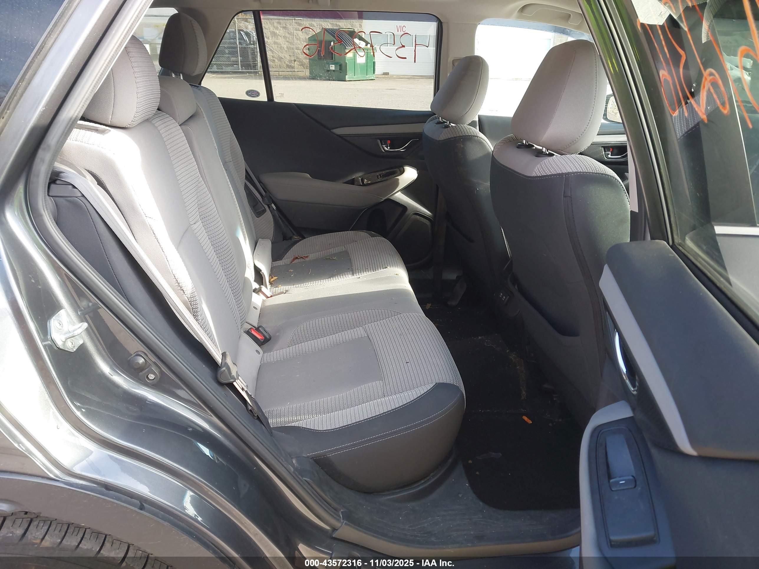 SUBARU OUTBACK image 8