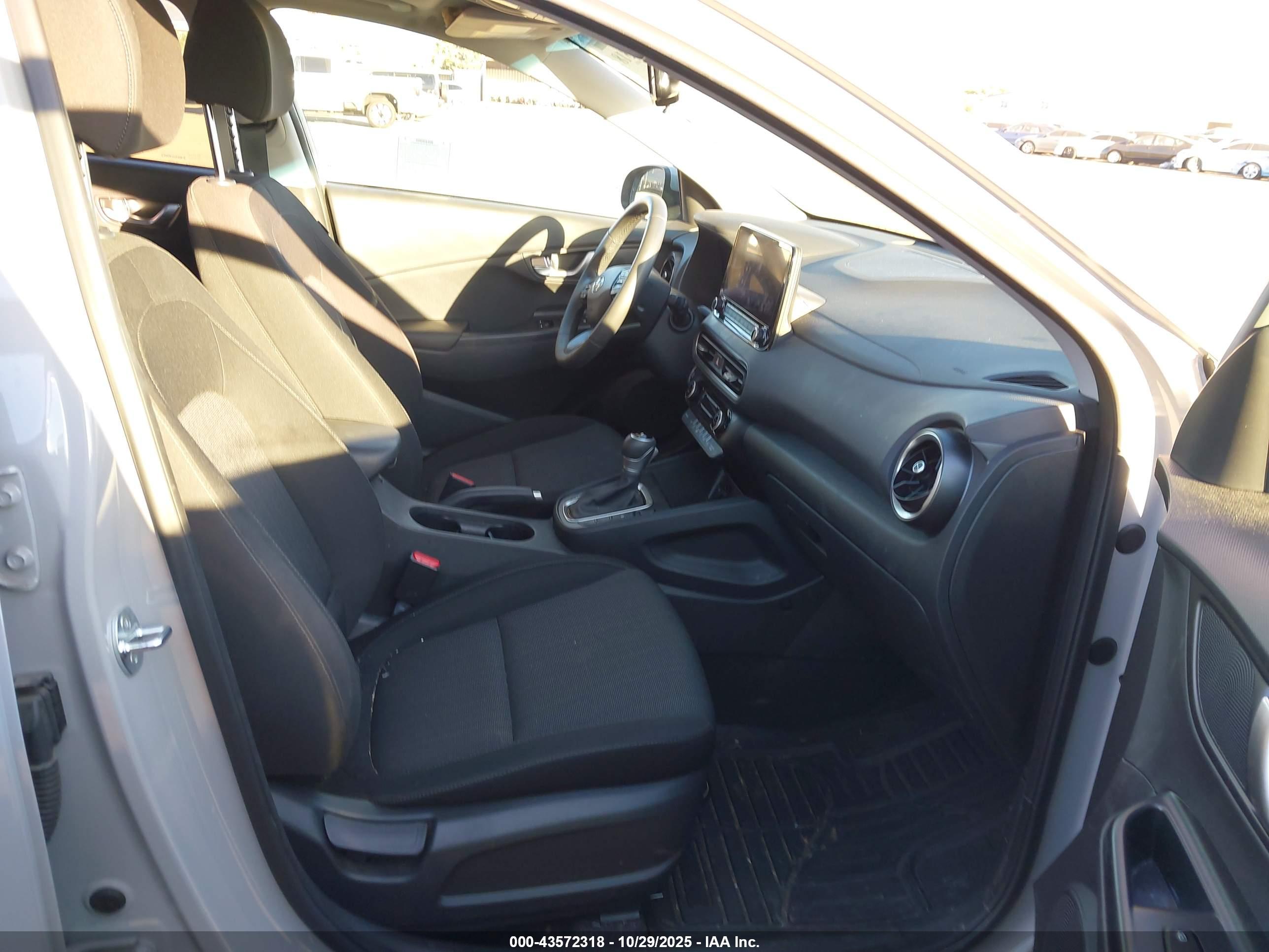 HYUNDAI KONA image 5