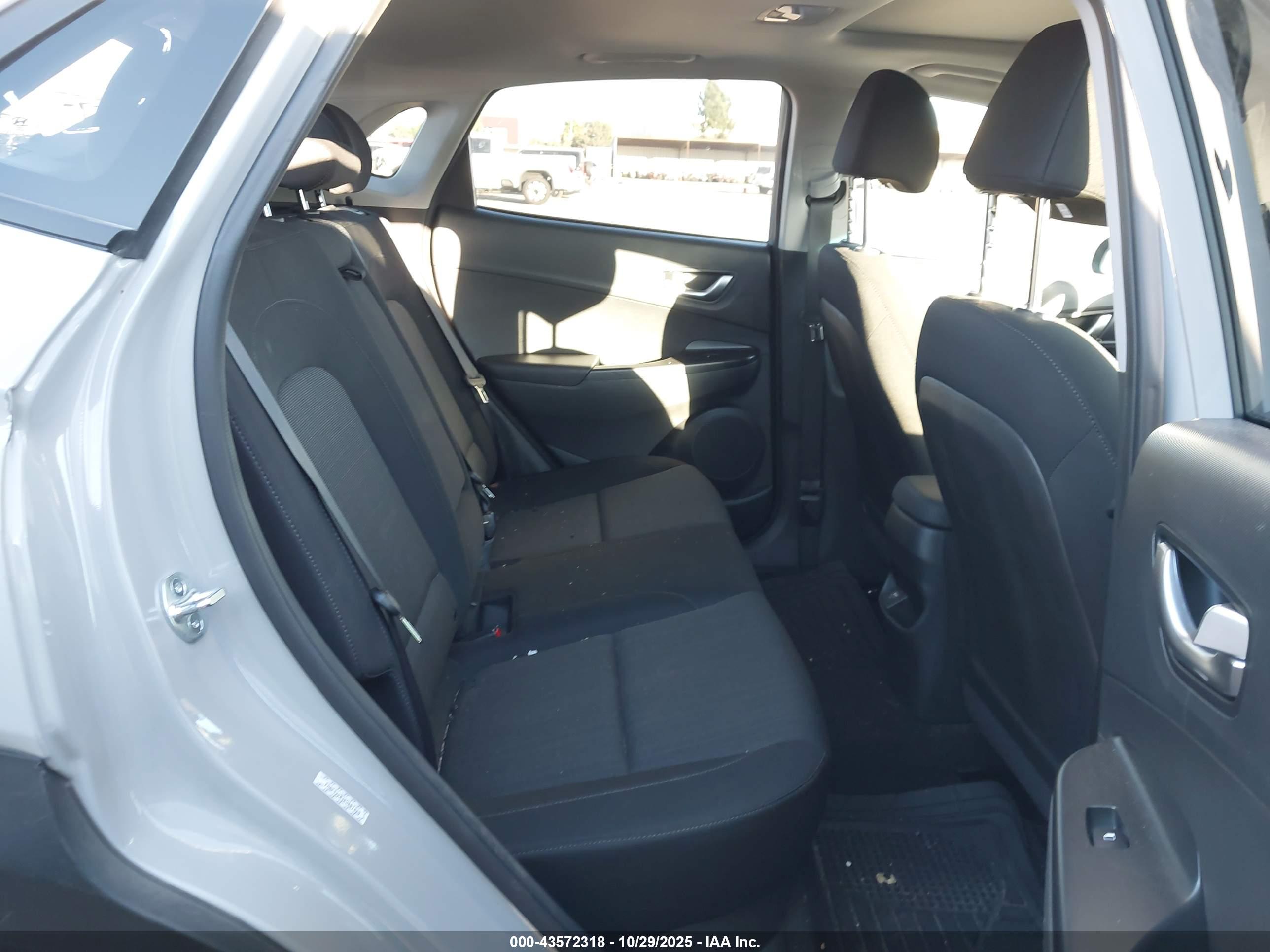 HYUNDAI KONA image 8
