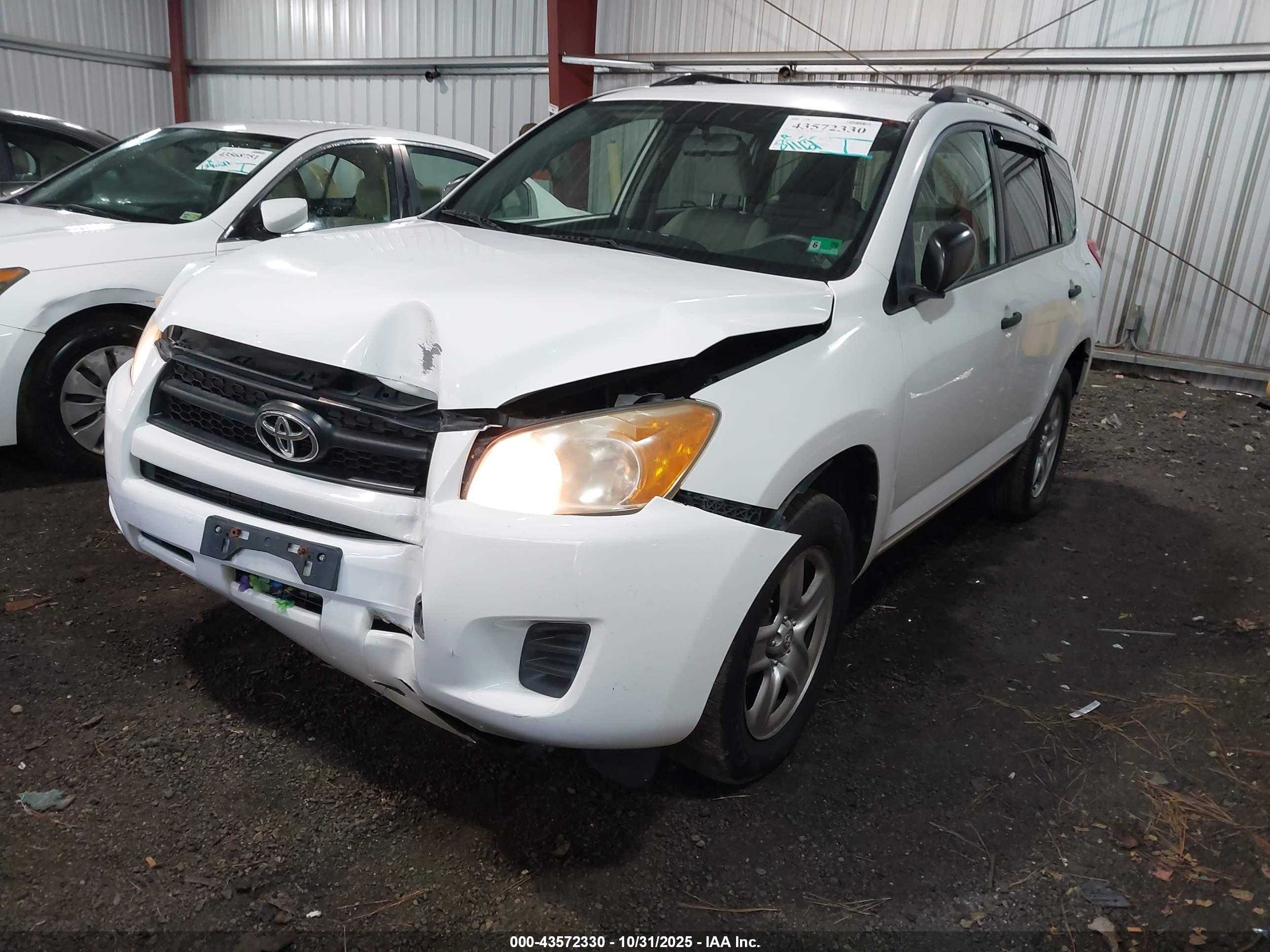 TOYOTA RAV4 image 2