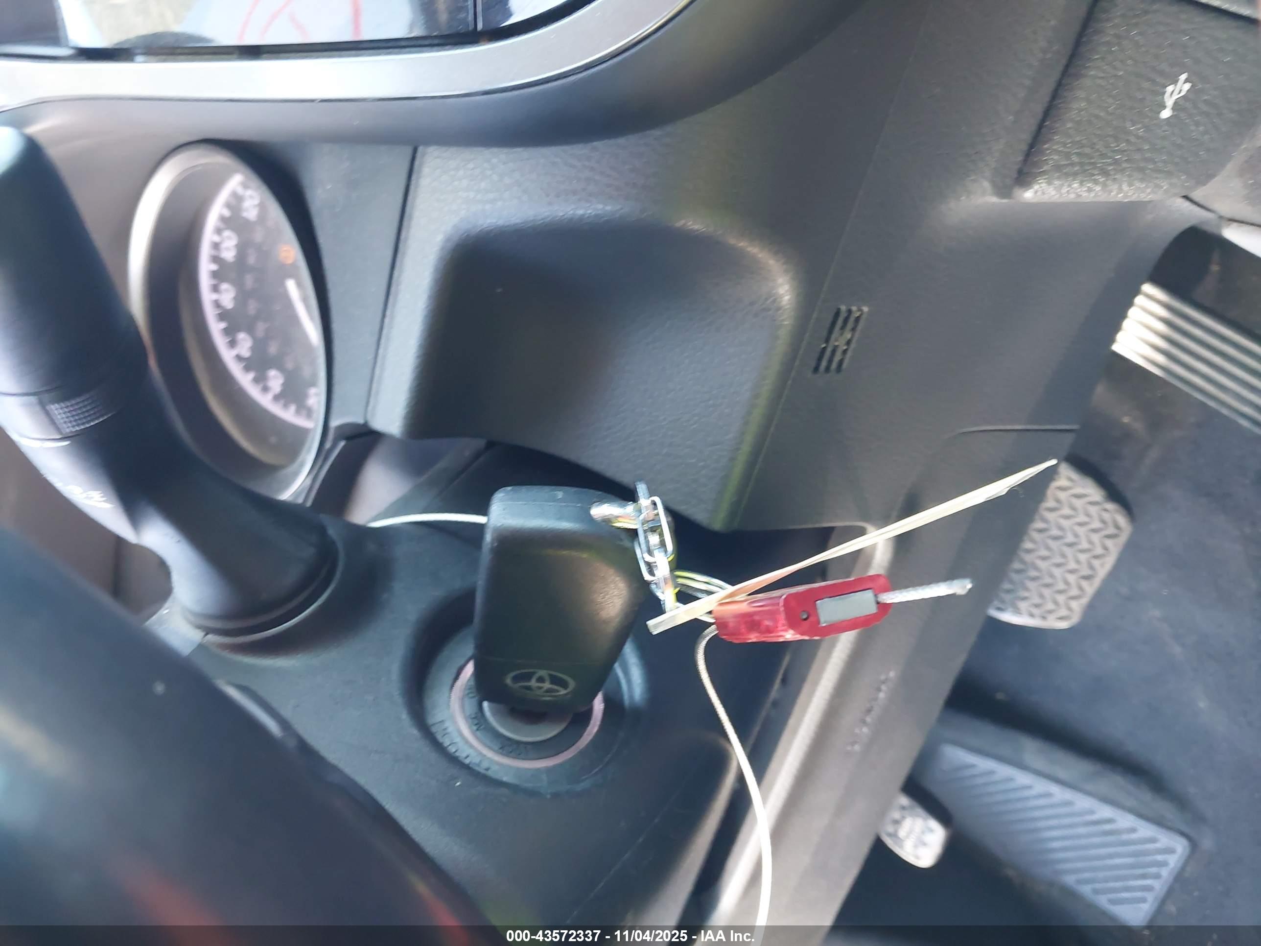 TOYOTA CAMRY image 11