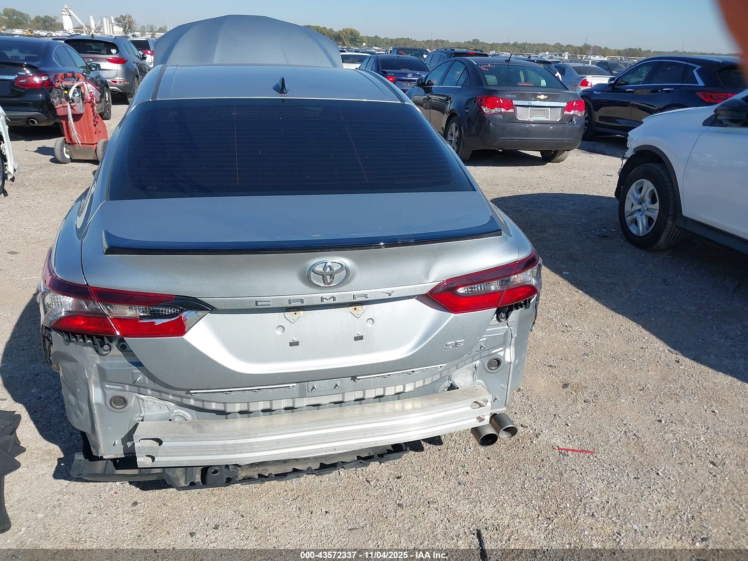 TOYOTA CAMRY image 6