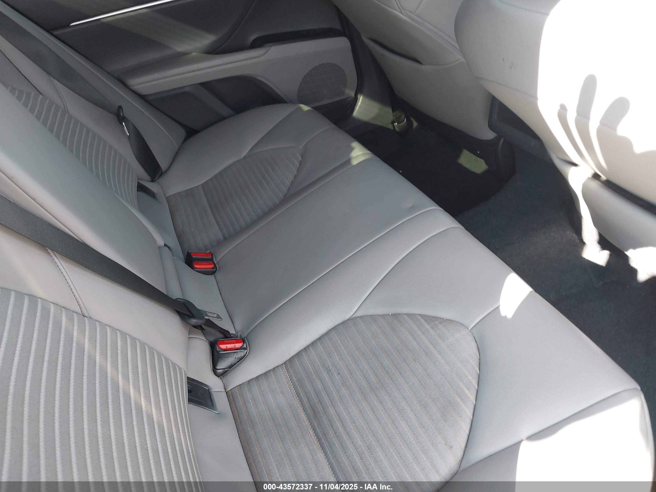 TOYOTA CAMRY image 8