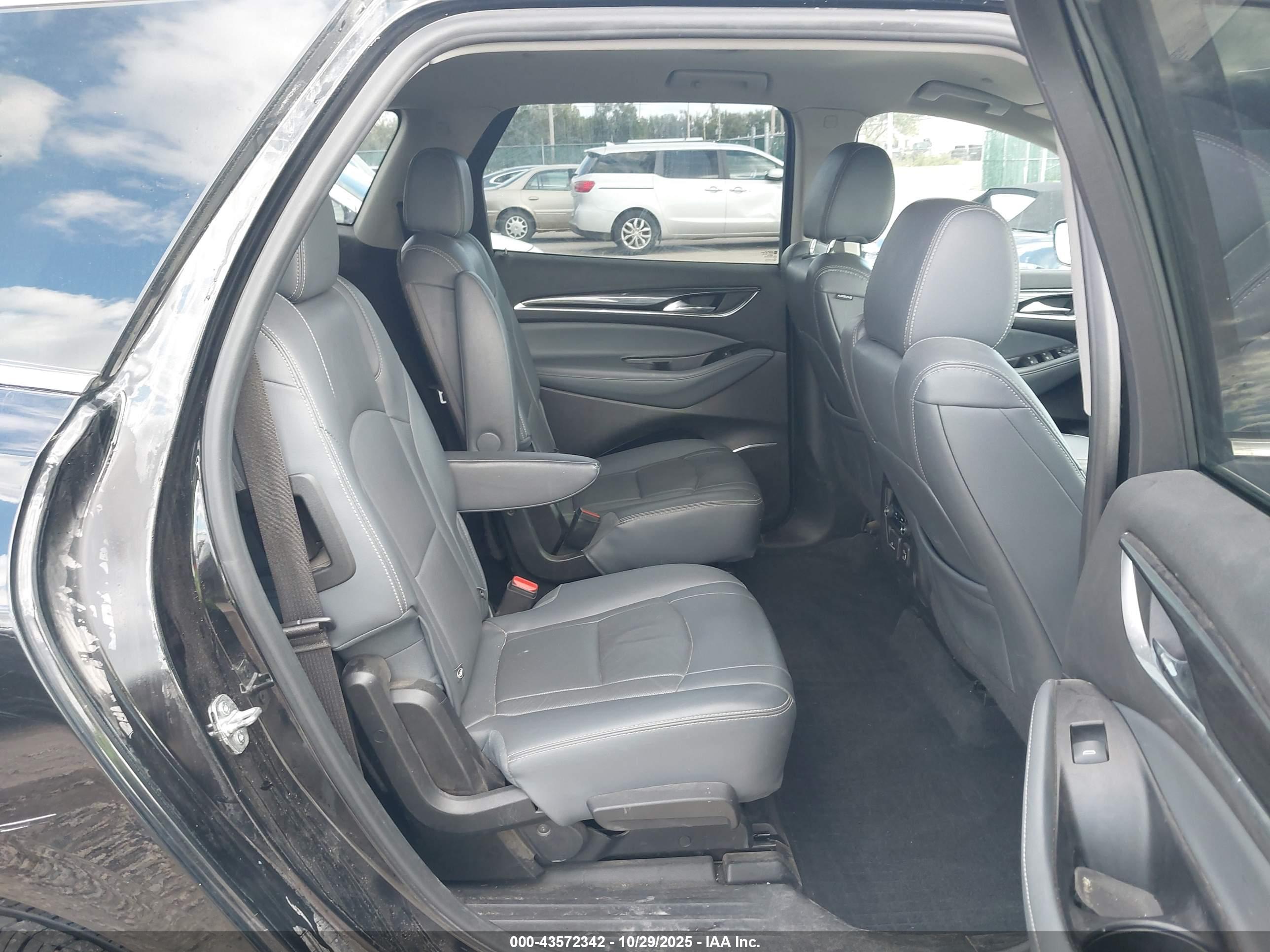 BUICK ENCLAVE image 8