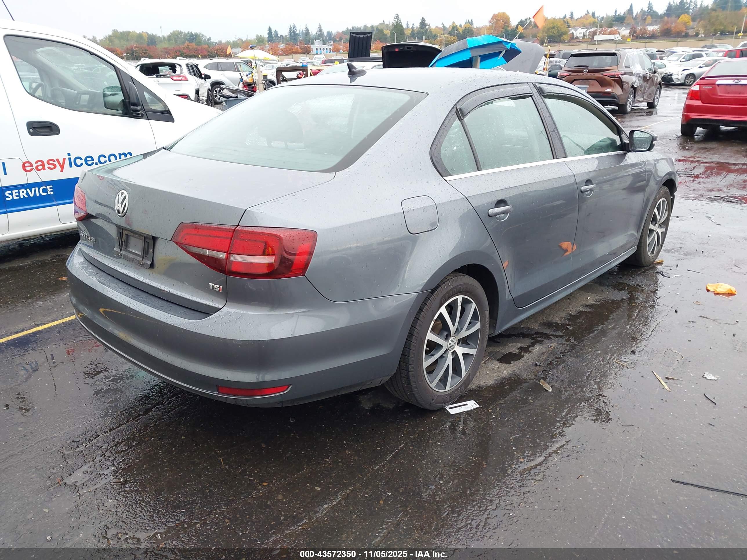 VOLKSWAGEN JETTA image 4