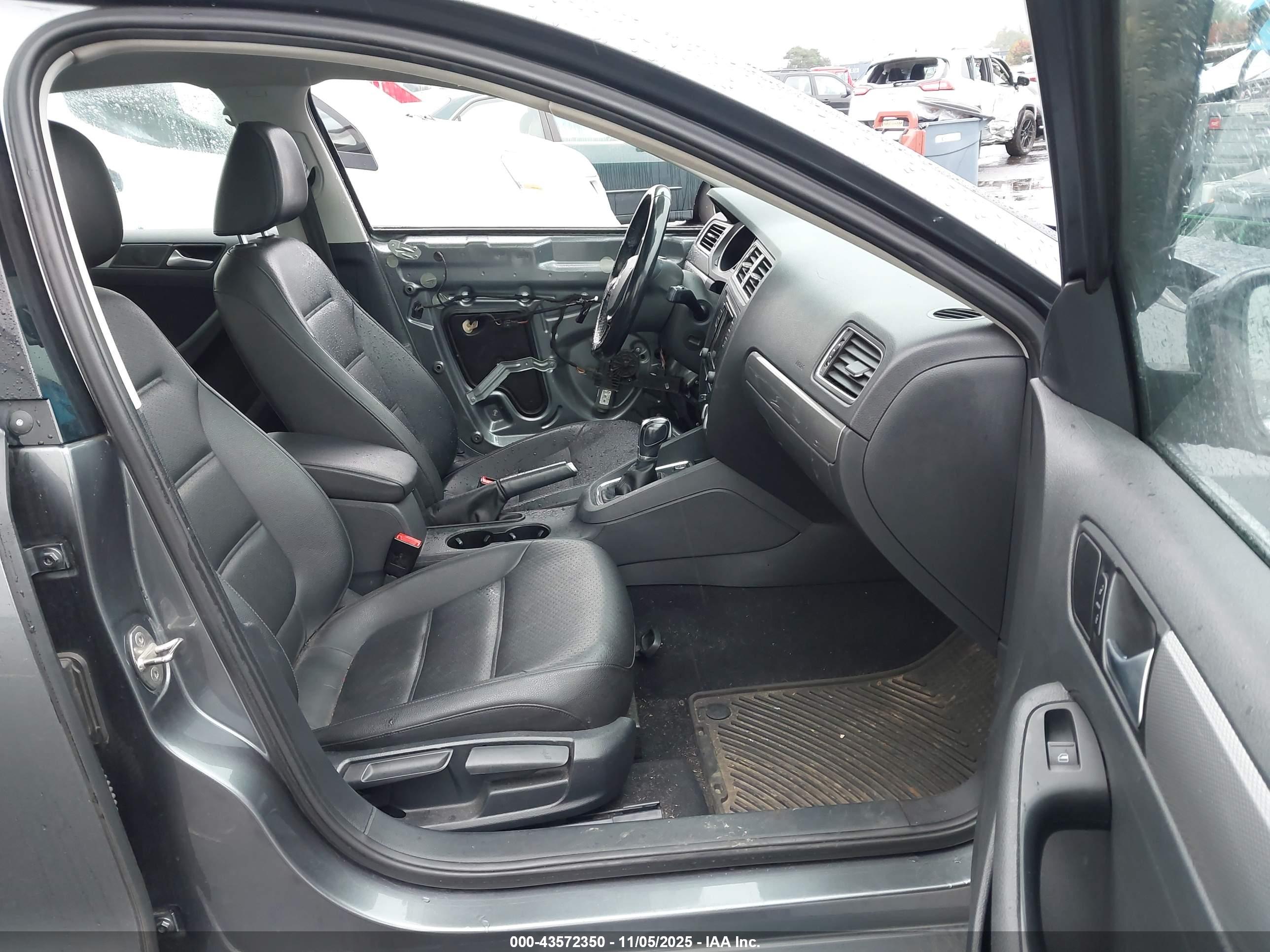 VOLKSWAGEN JETTA image 5