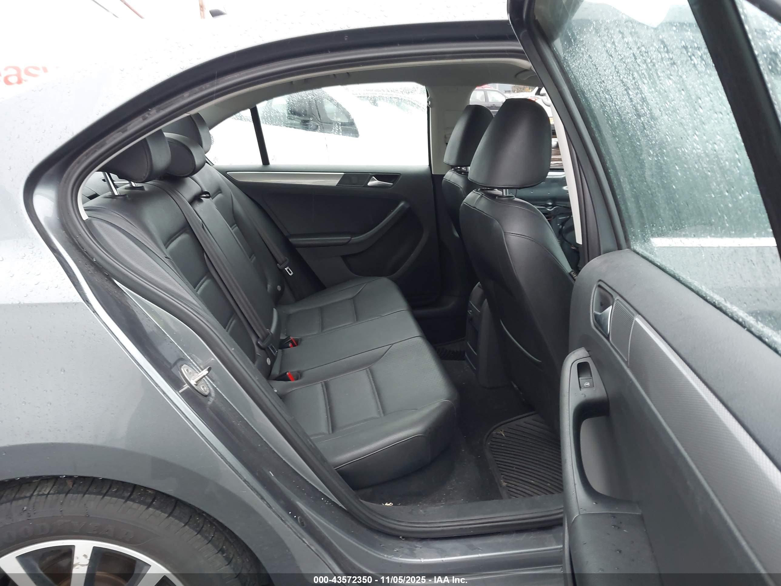 VOLKSWAGEN JETTA image 8