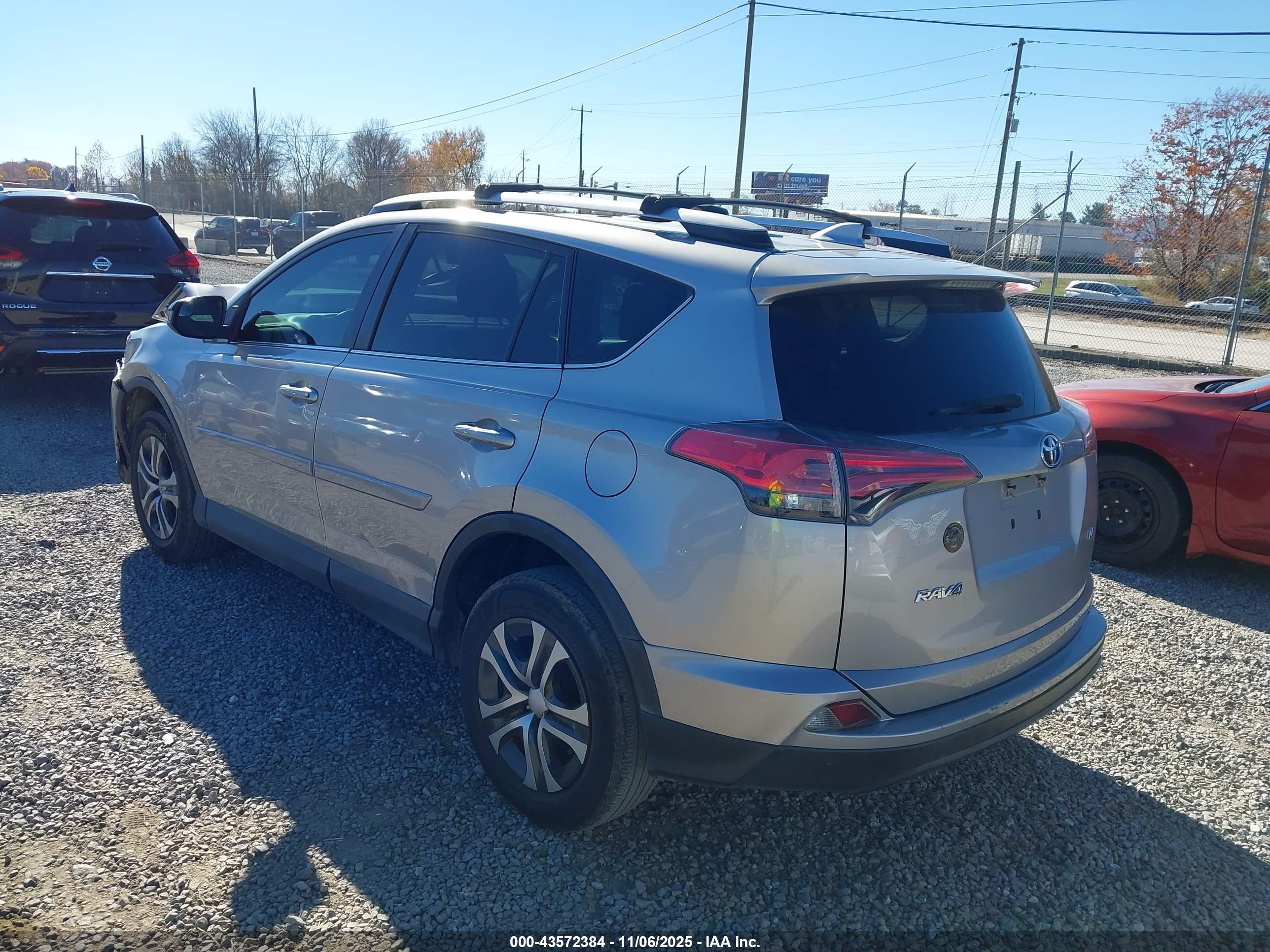 TOYOTA RAV4 image 3