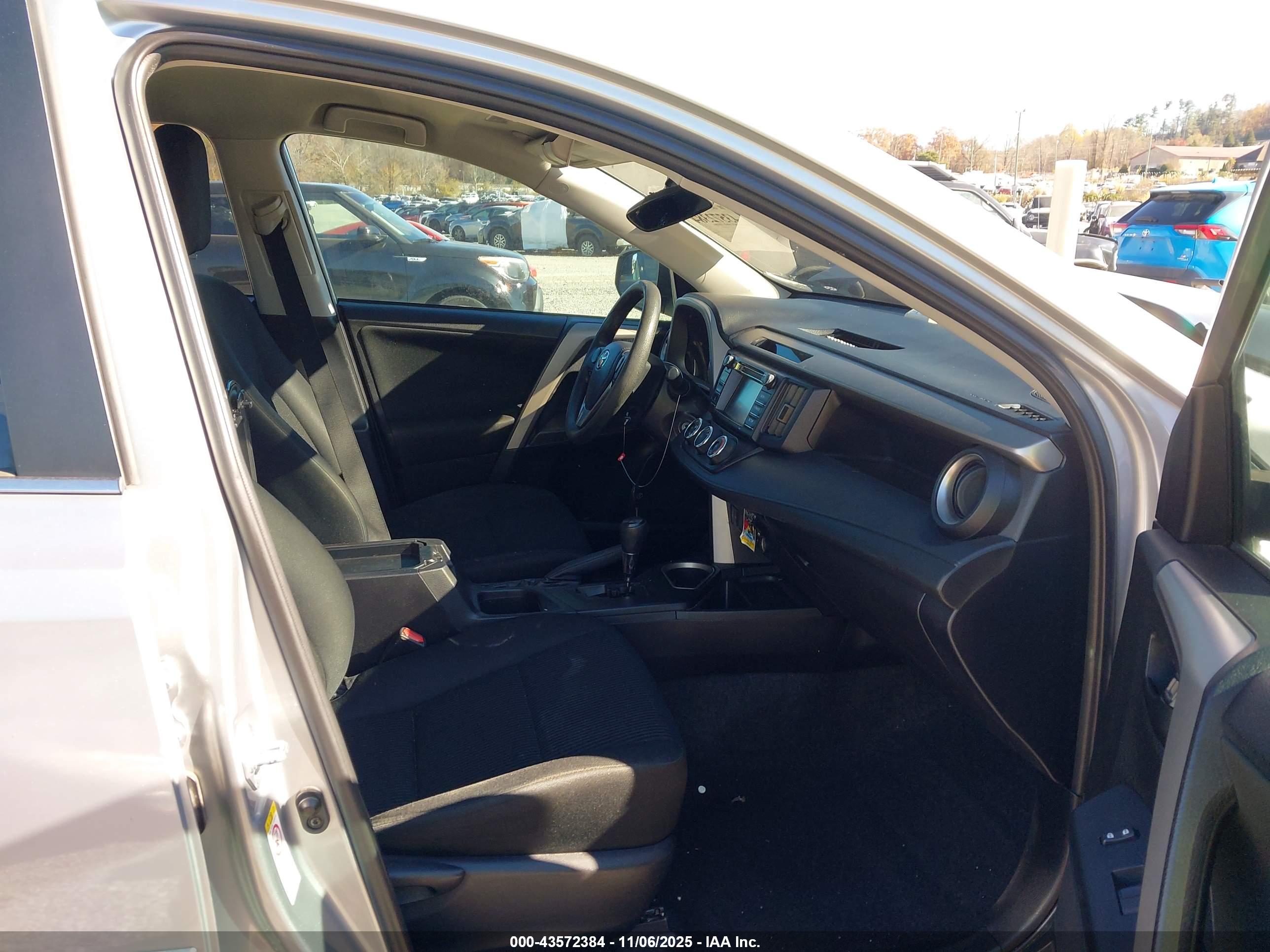 TOYOTA RAV4 image 5