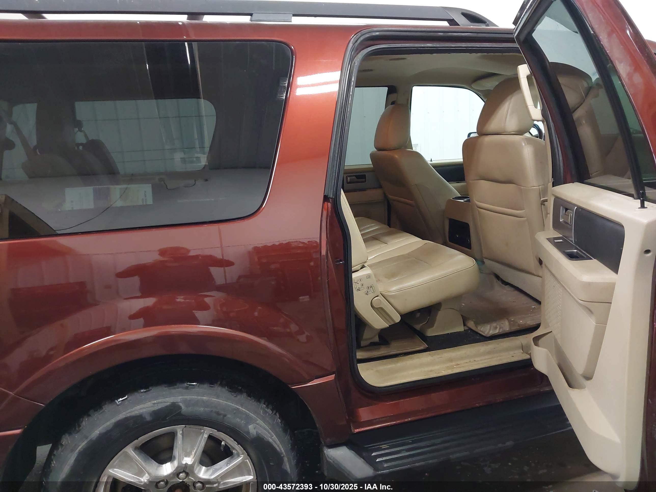 FORD EXPEDITION image 8