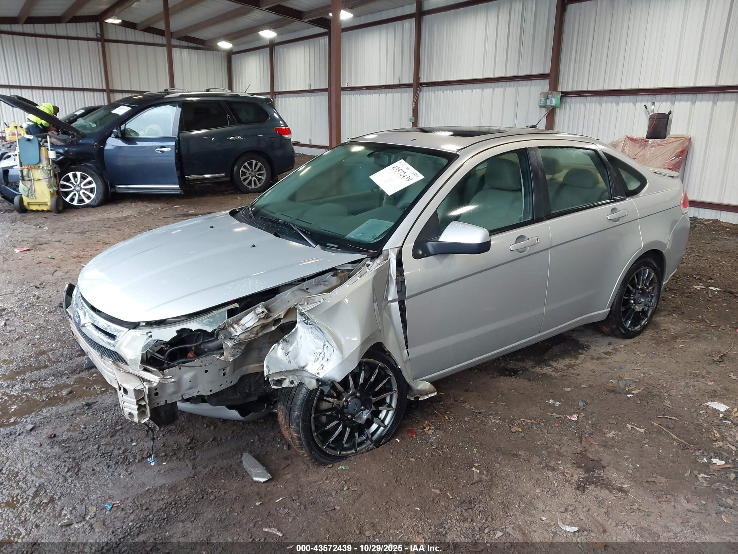 FORD FOCUS image 2