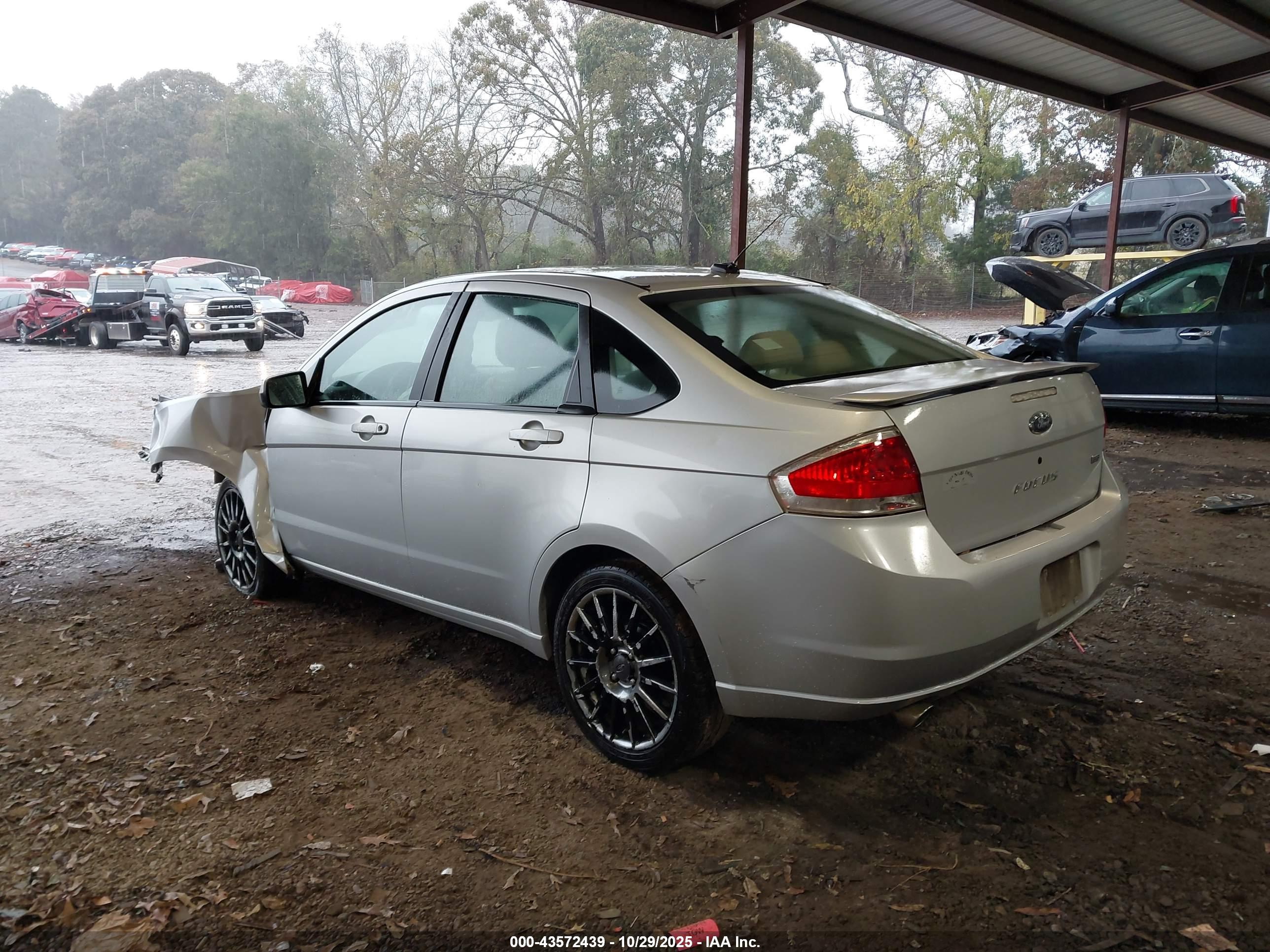 FORD FOCUS image 3