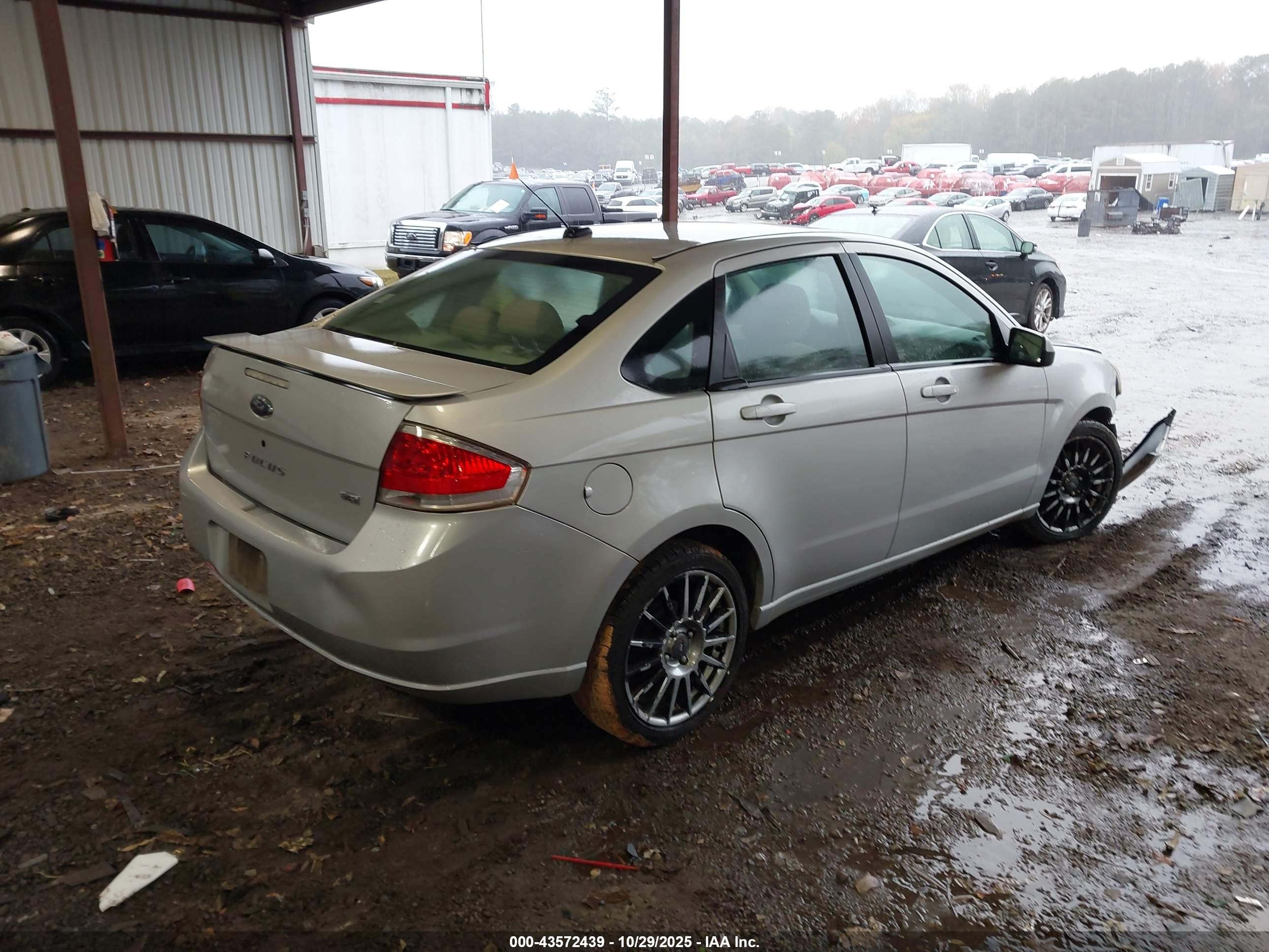 FORD FOCUS image 4