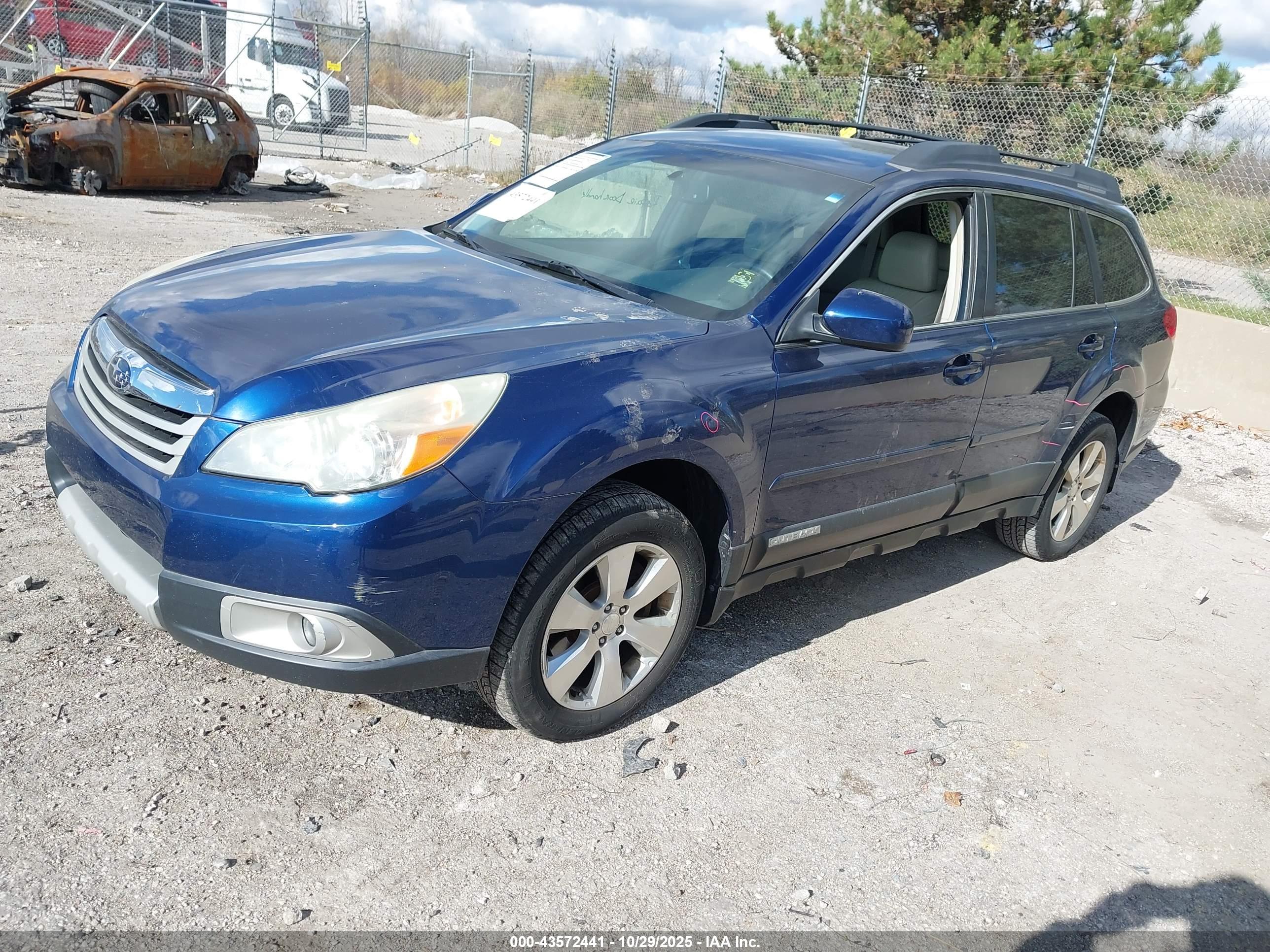 SUBARU OUTBACK image 2