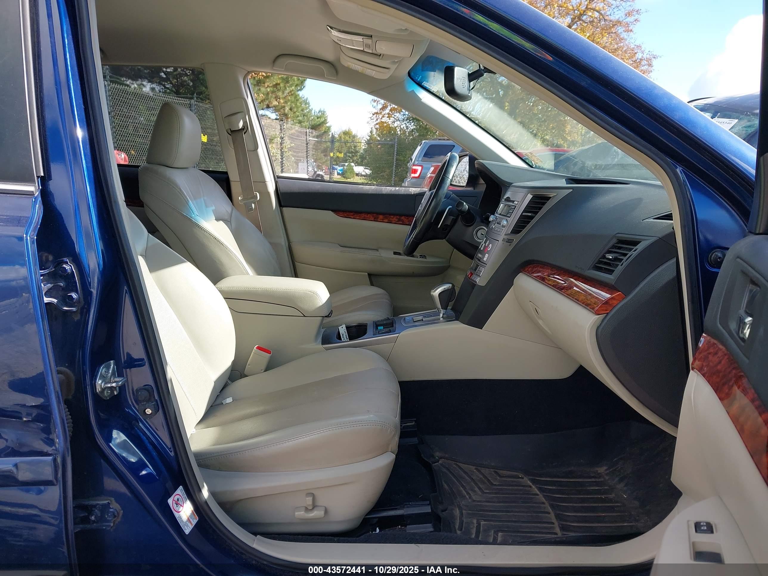 SUBARU OUTBACK image 5