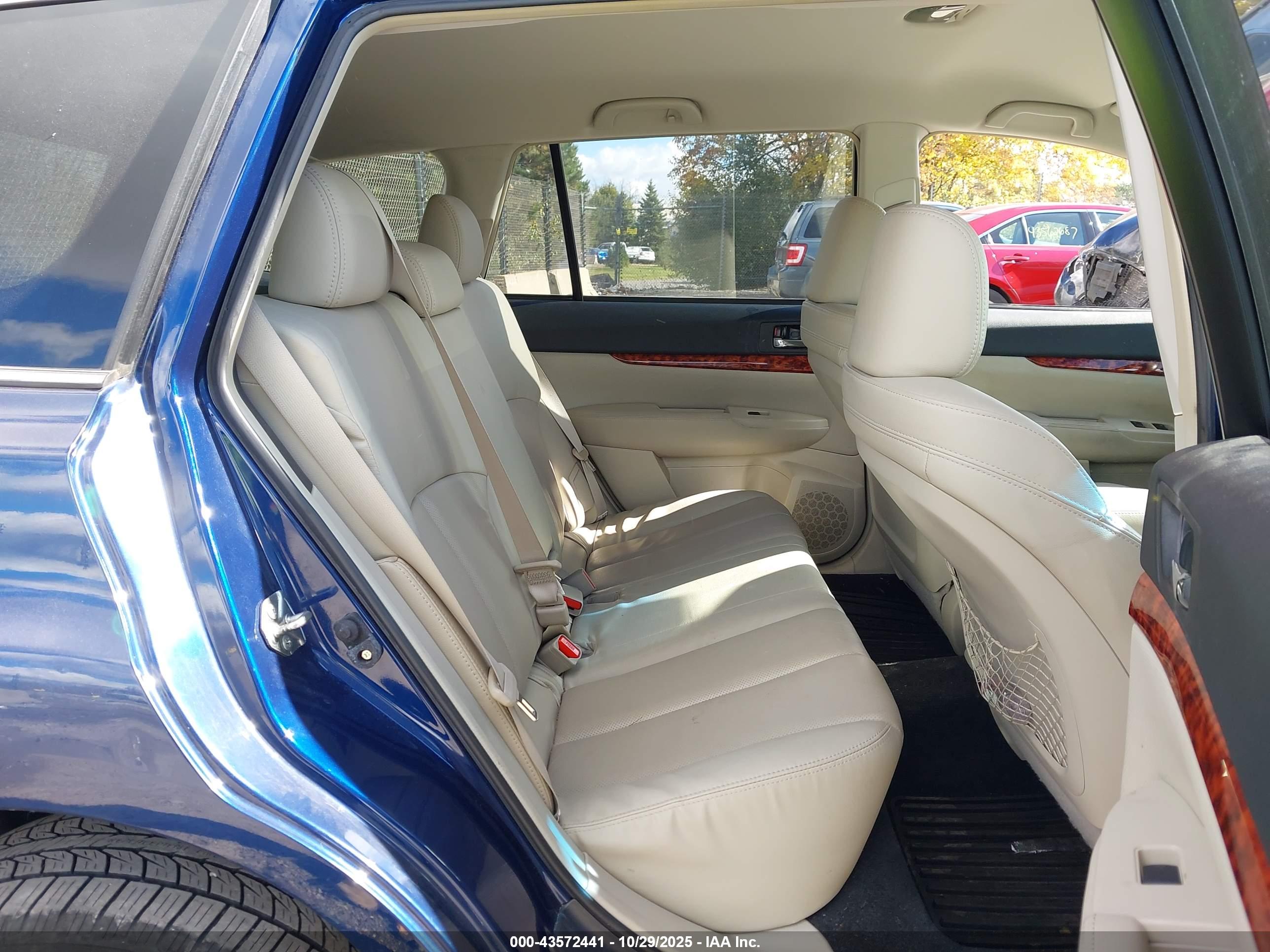 SUBARU OUTBACK image 8