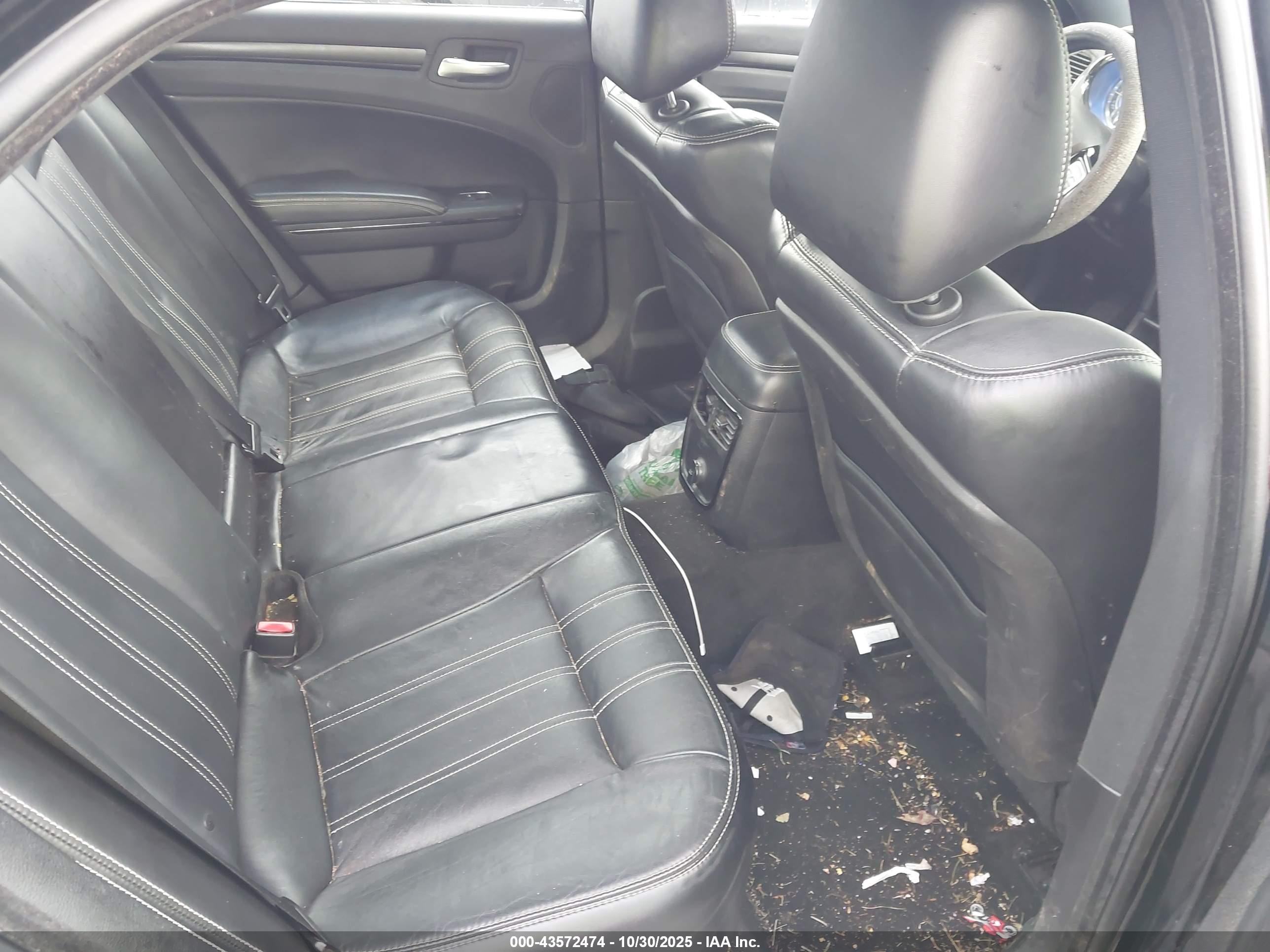 CHRYSLER 300 image 8