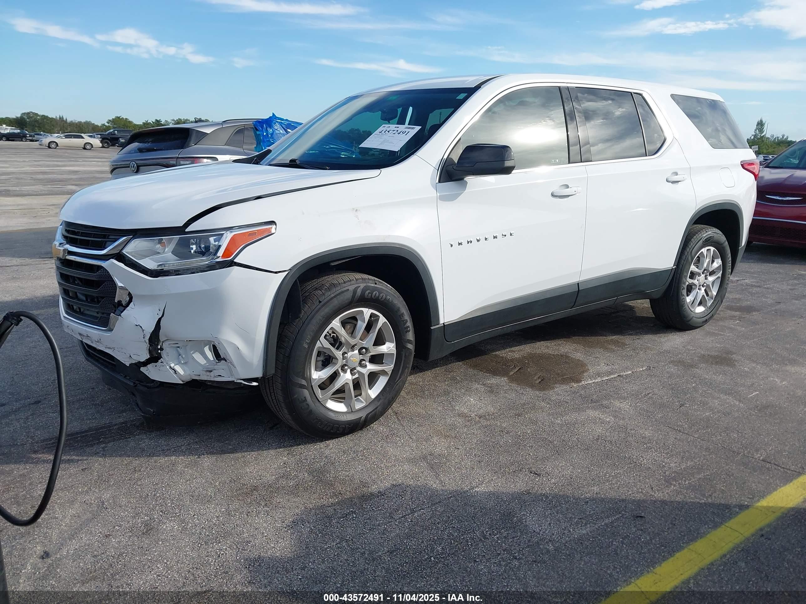 CHEVROLET TRAVERSE image 2