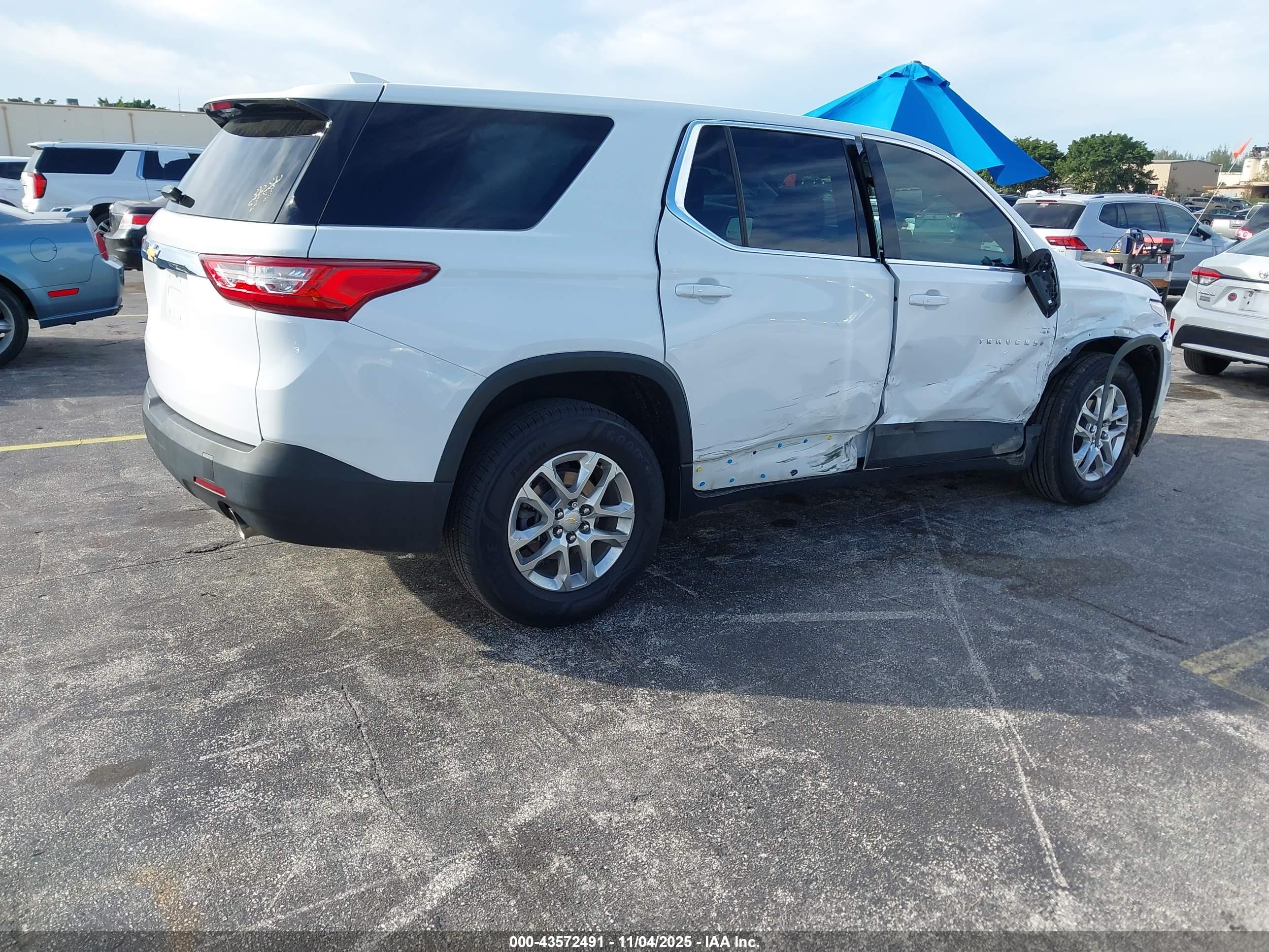 CHEVROLET TRAVERSE image 4