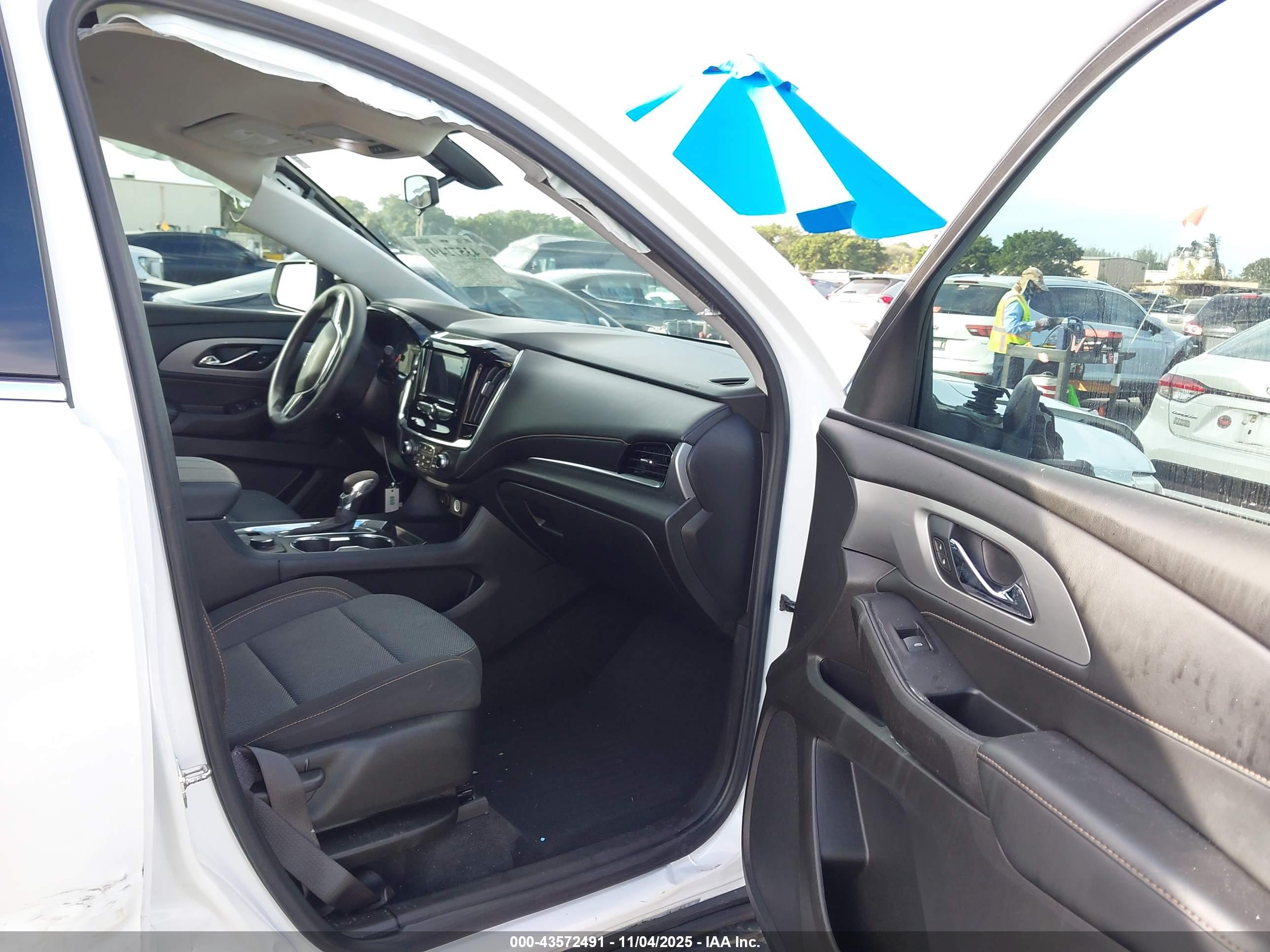 CHEVROLET TRAVERSE image 5