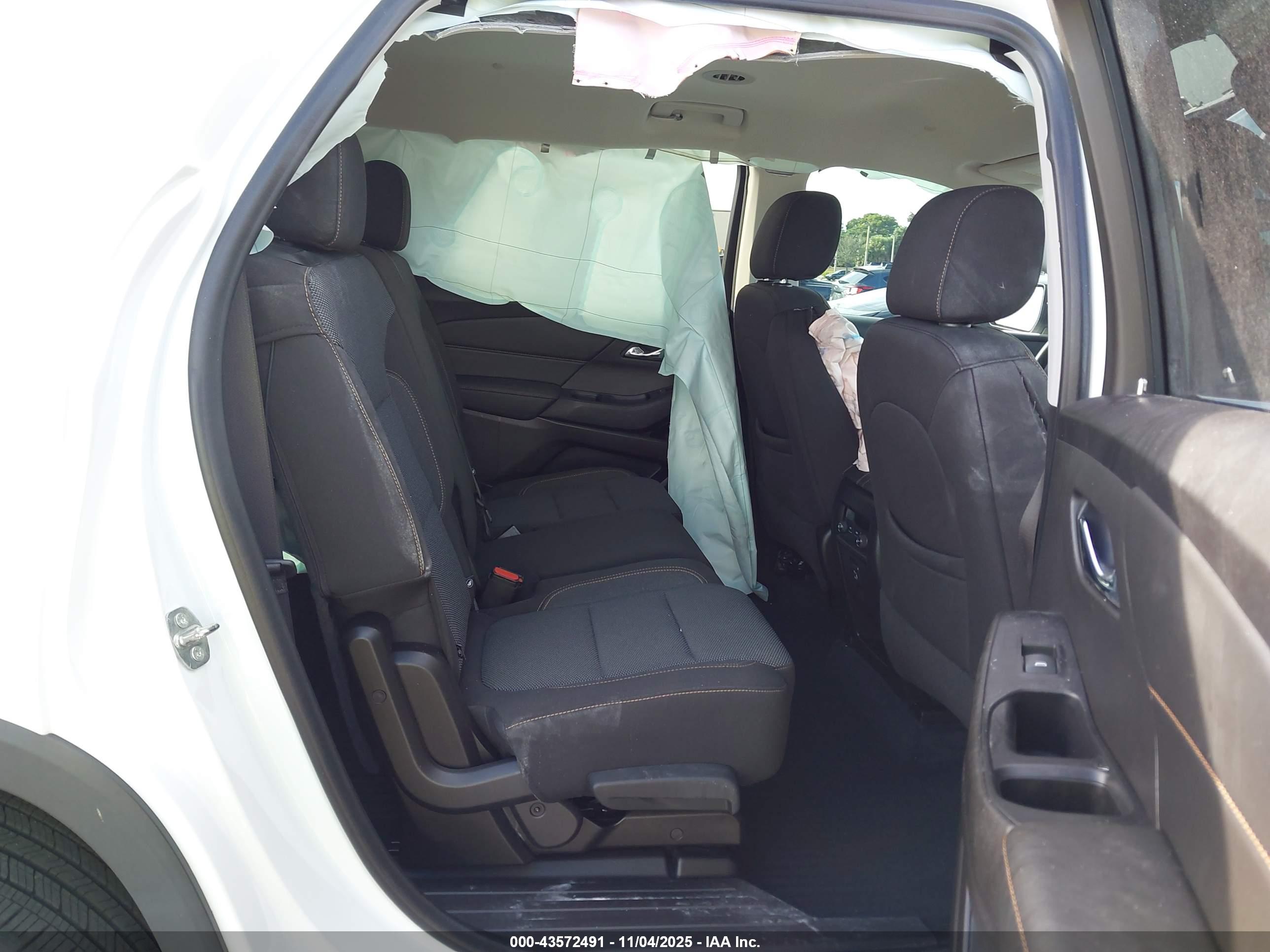 CHEVROLET TRAVERSE image 8