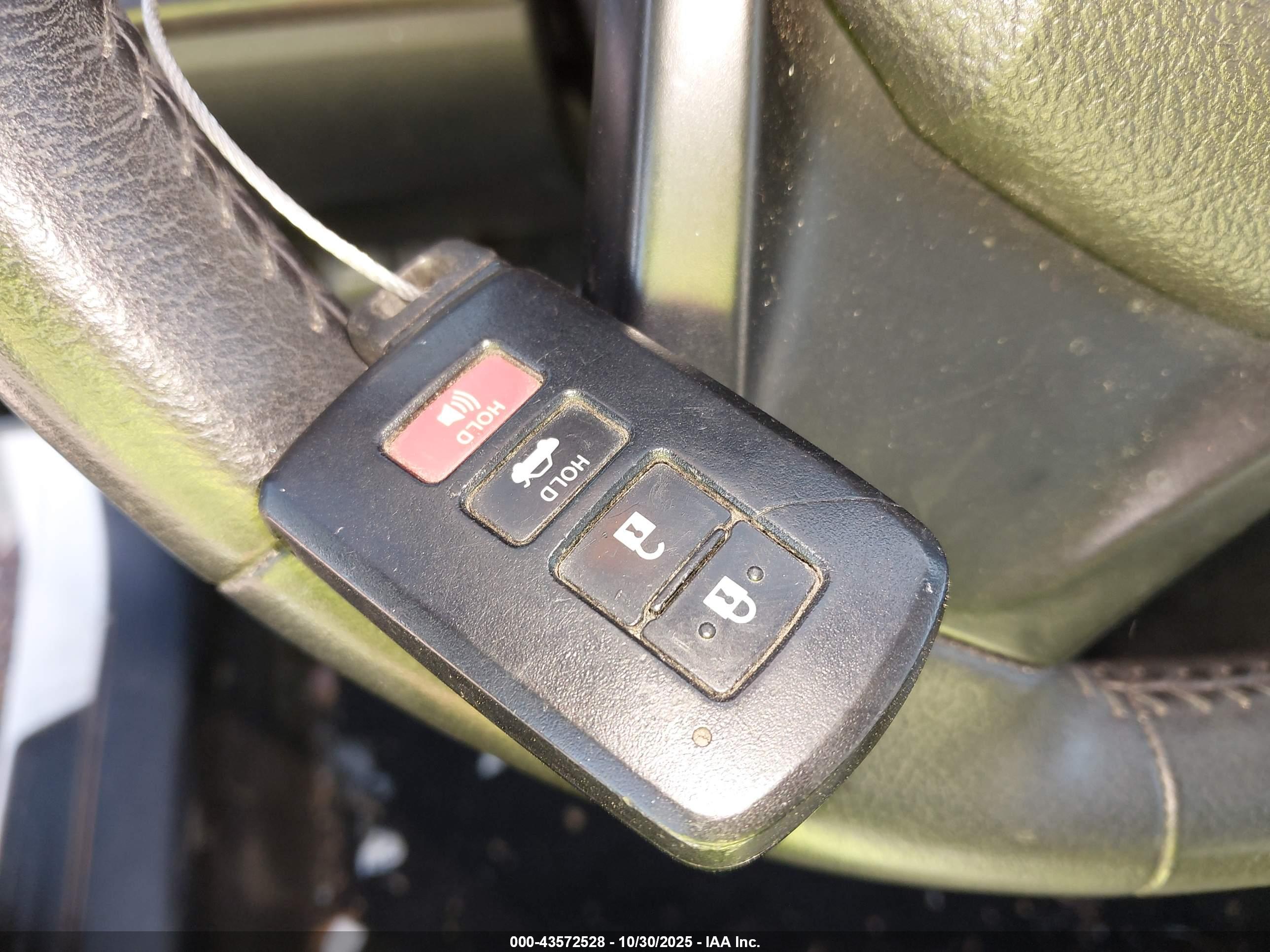 TOYOTA AVALON image 11
