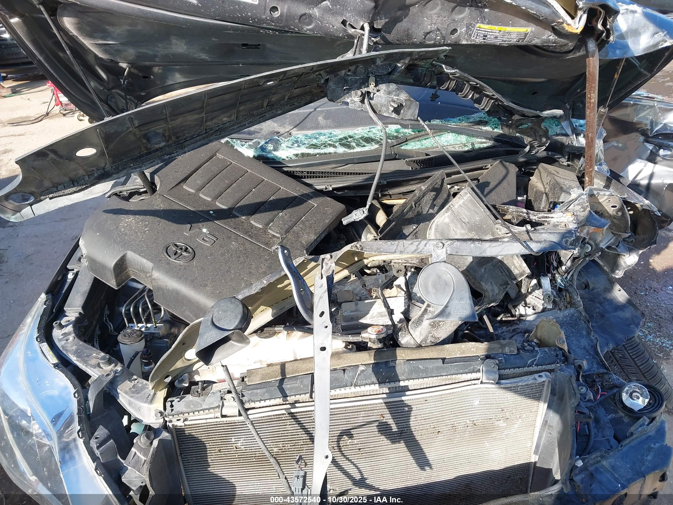 TOYOTA AVALON image 10