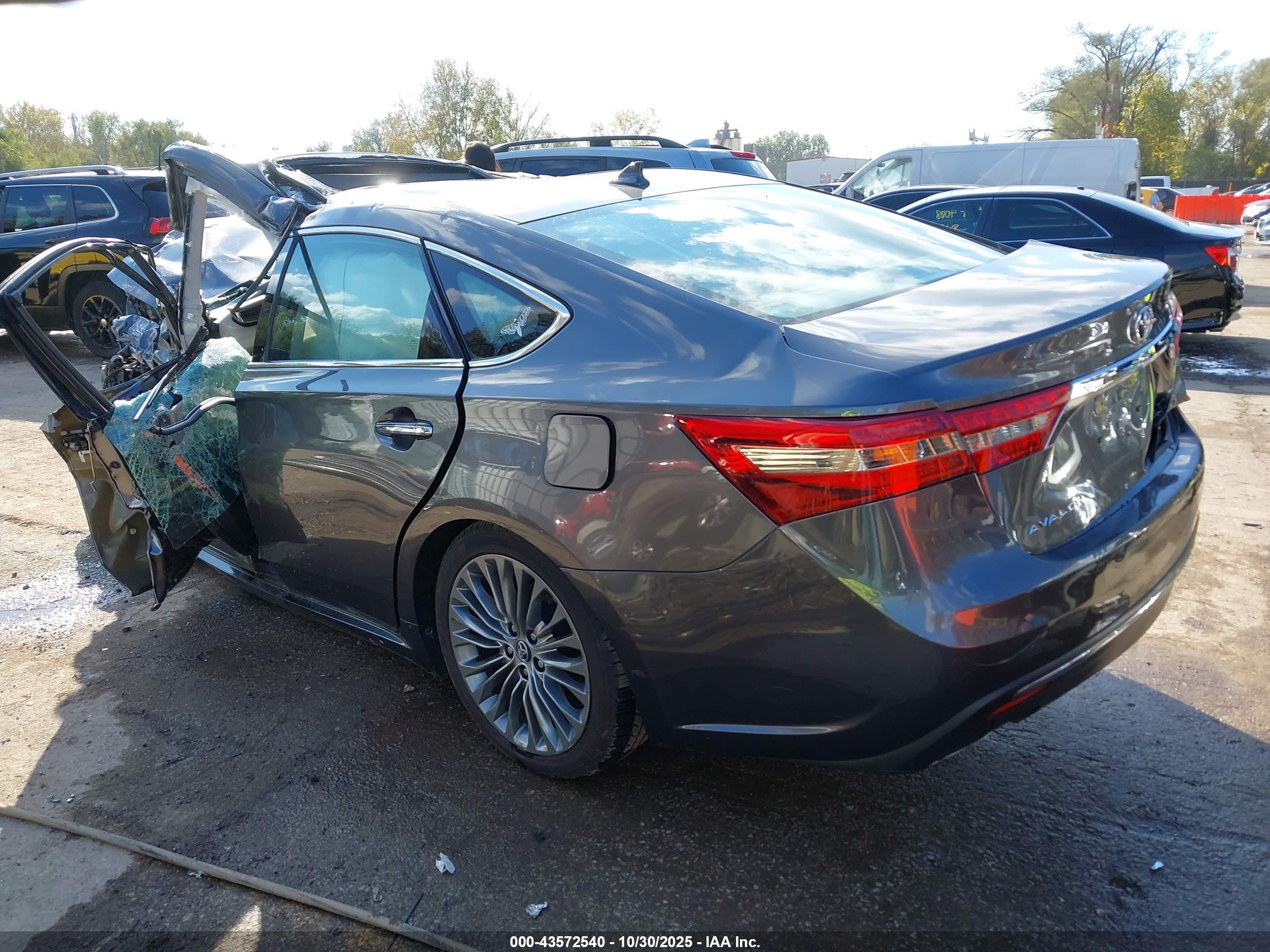 TOYOTA AVALON image 3