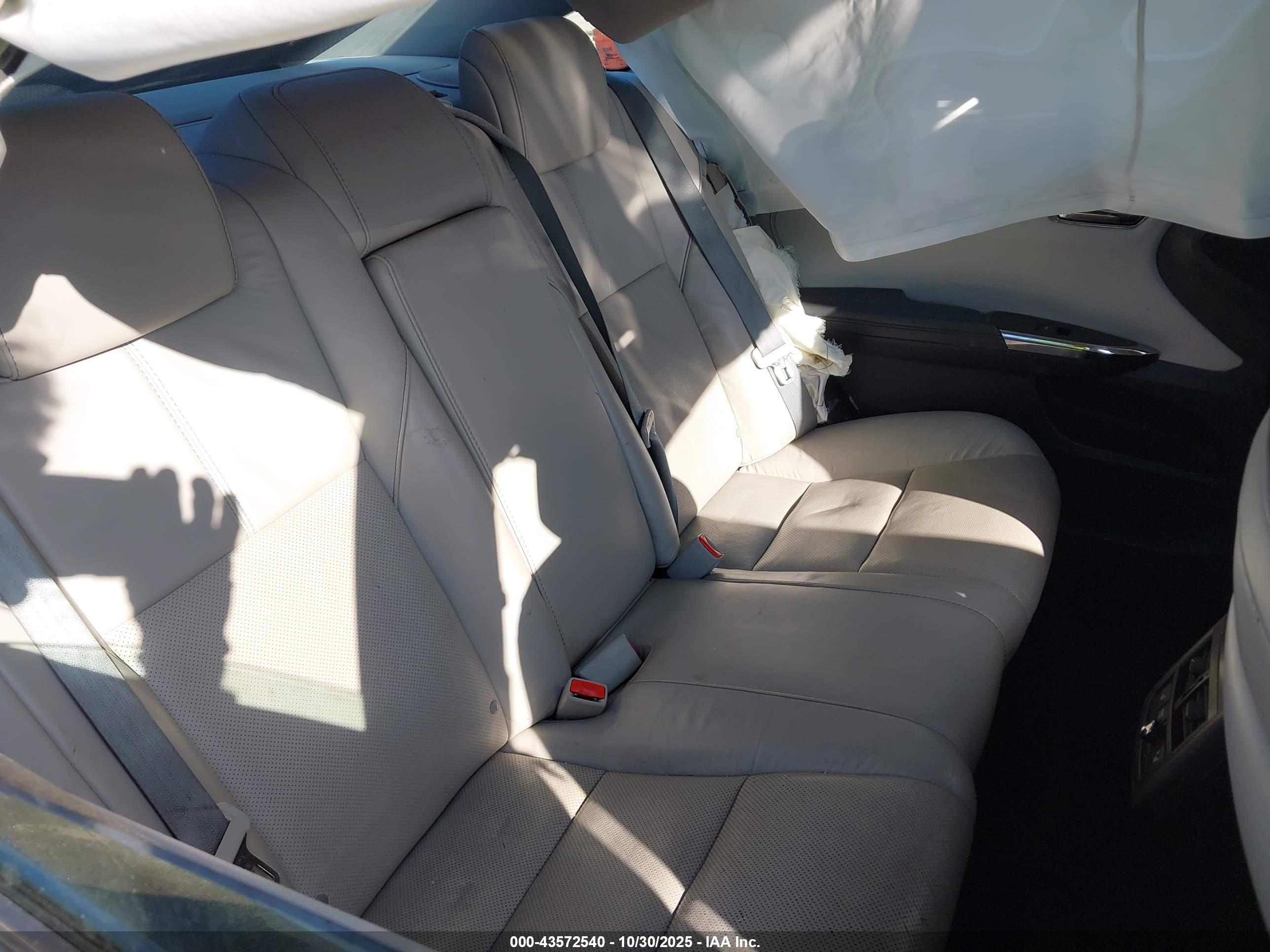 TOYOTA AVALON image 8