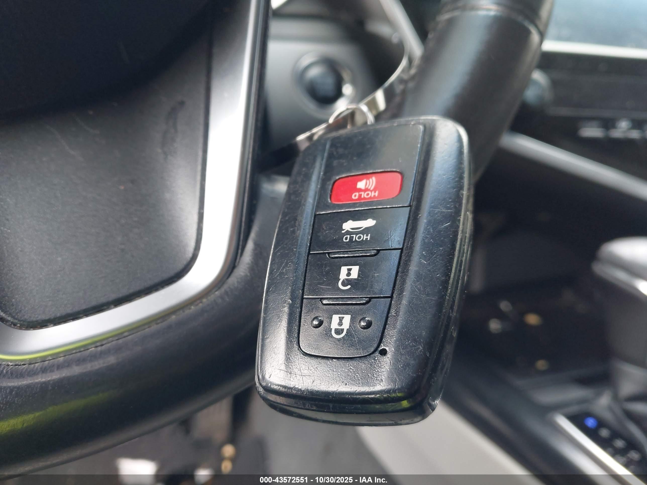 TOYOTA CAMRY image 11