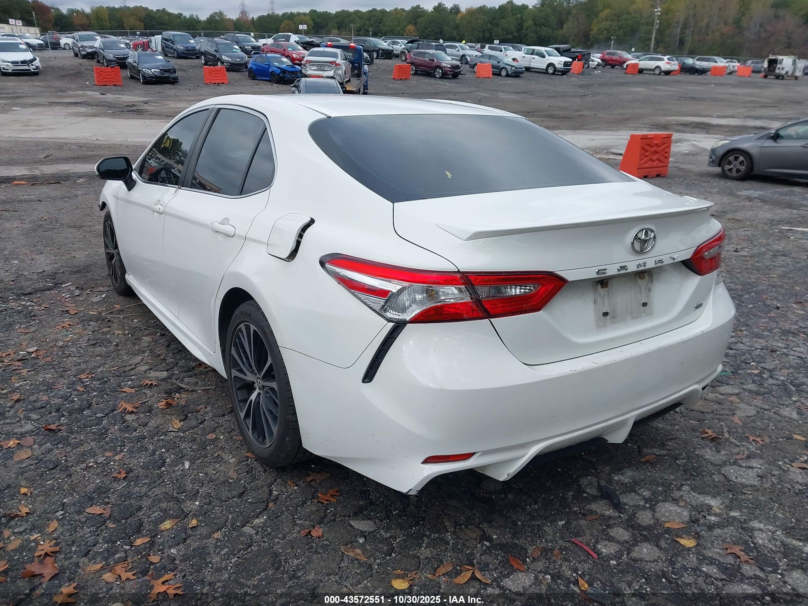 TOYOTA CAMRY image 3