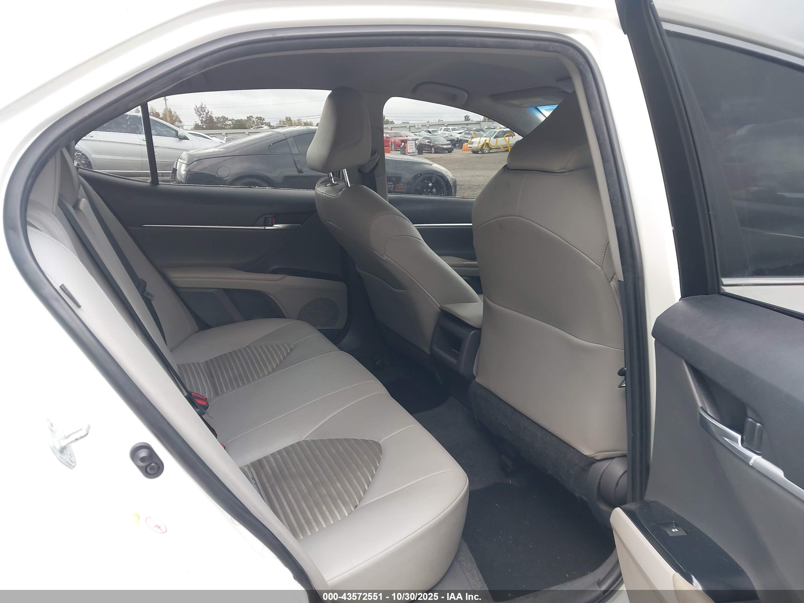 TOYOTA CAMRY image 8