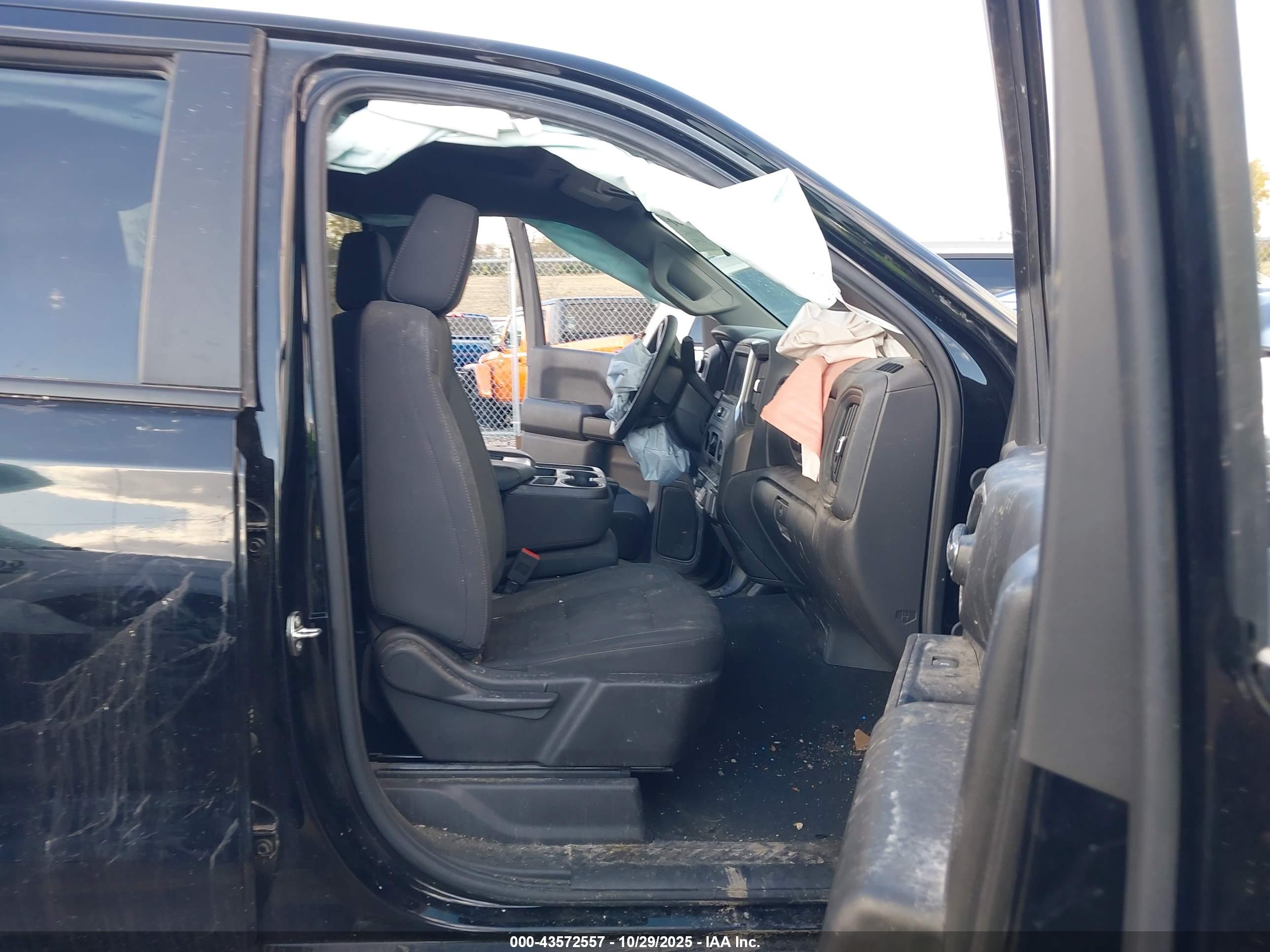 CHEVROLET SILVERADO image 5