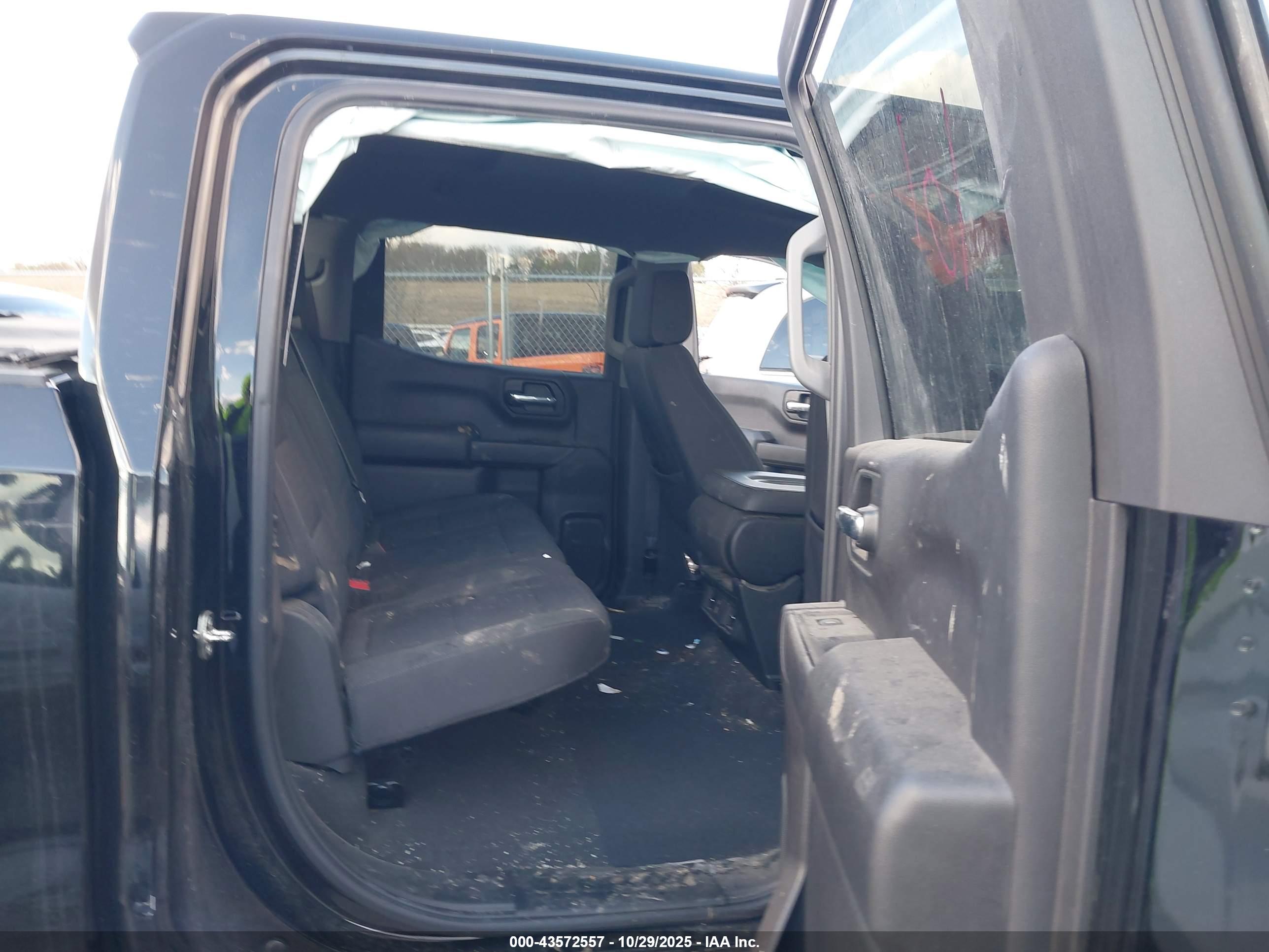 CHEVROLET SILVERADO image 8