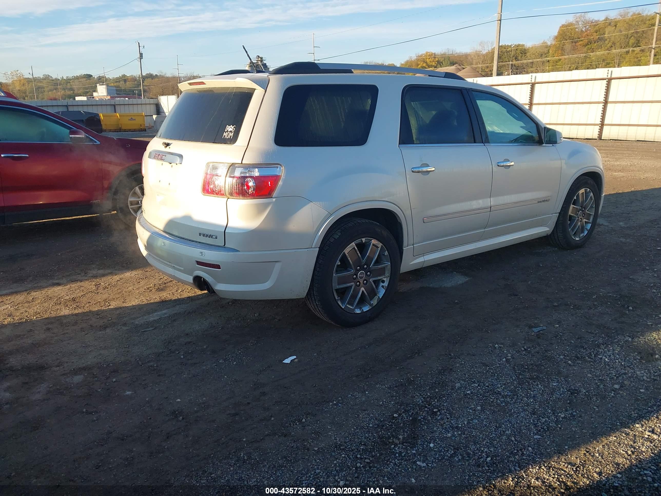 GMC ACADIA image 4