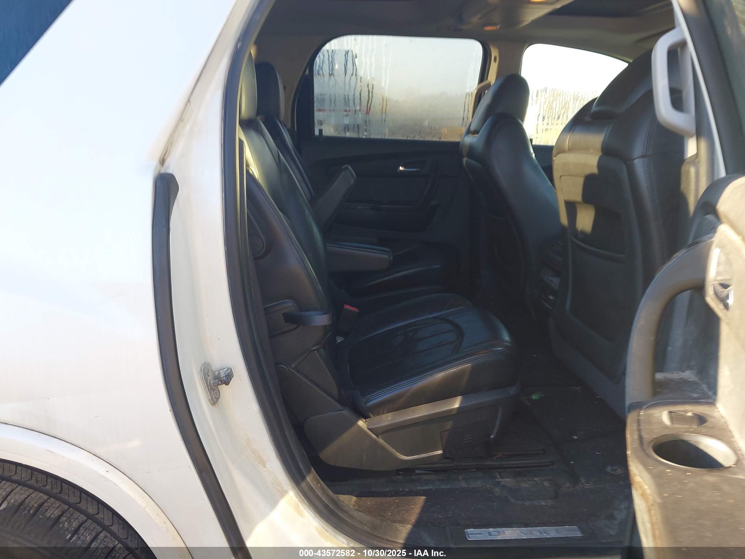GMC ACADIA image 8