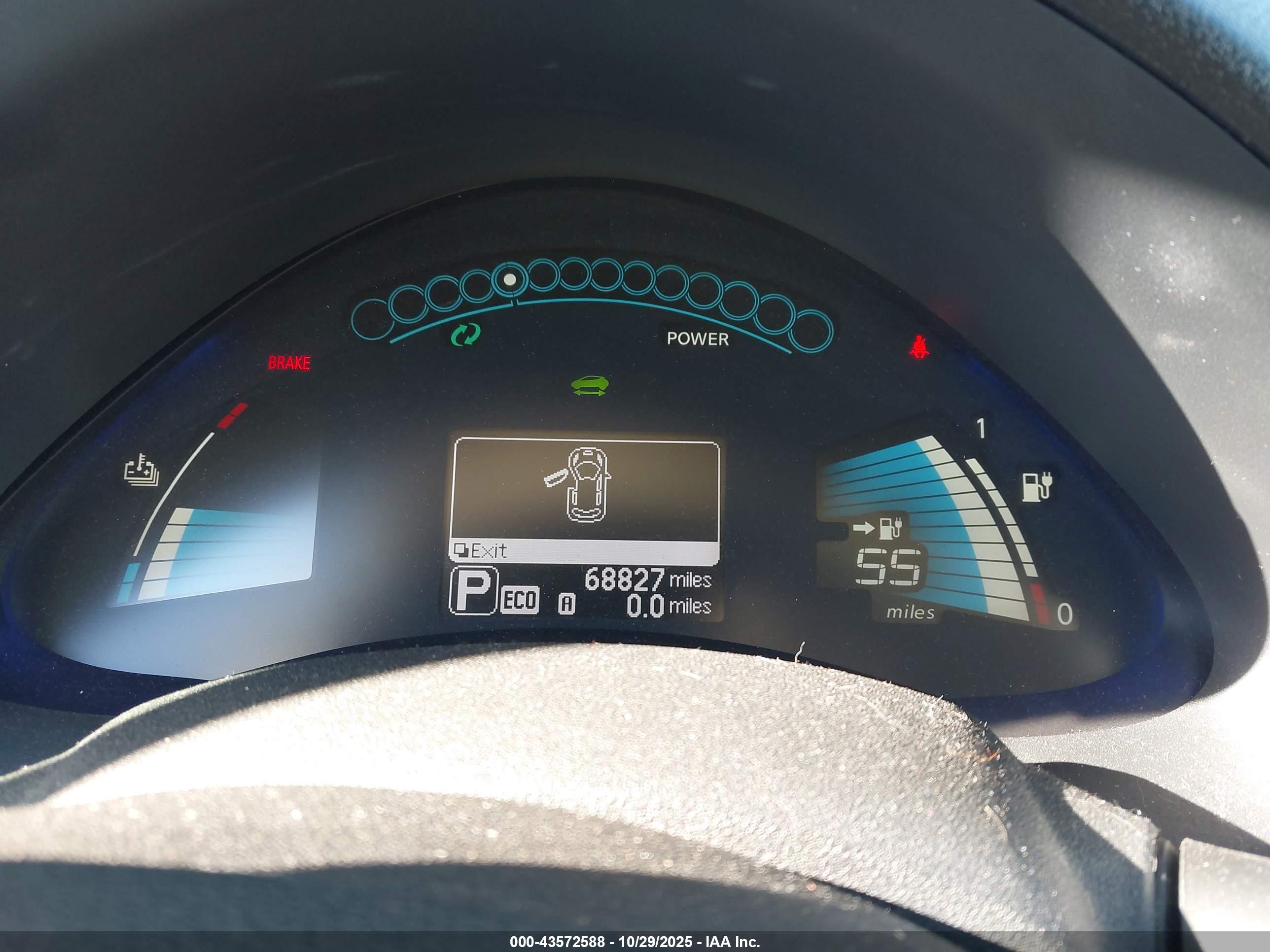 NISSAN LEAF image 7