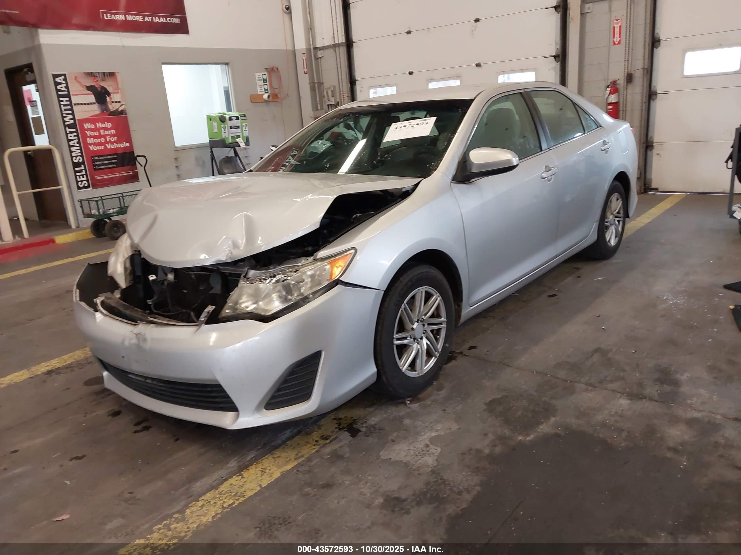 TOYOTA CAMRY image 2