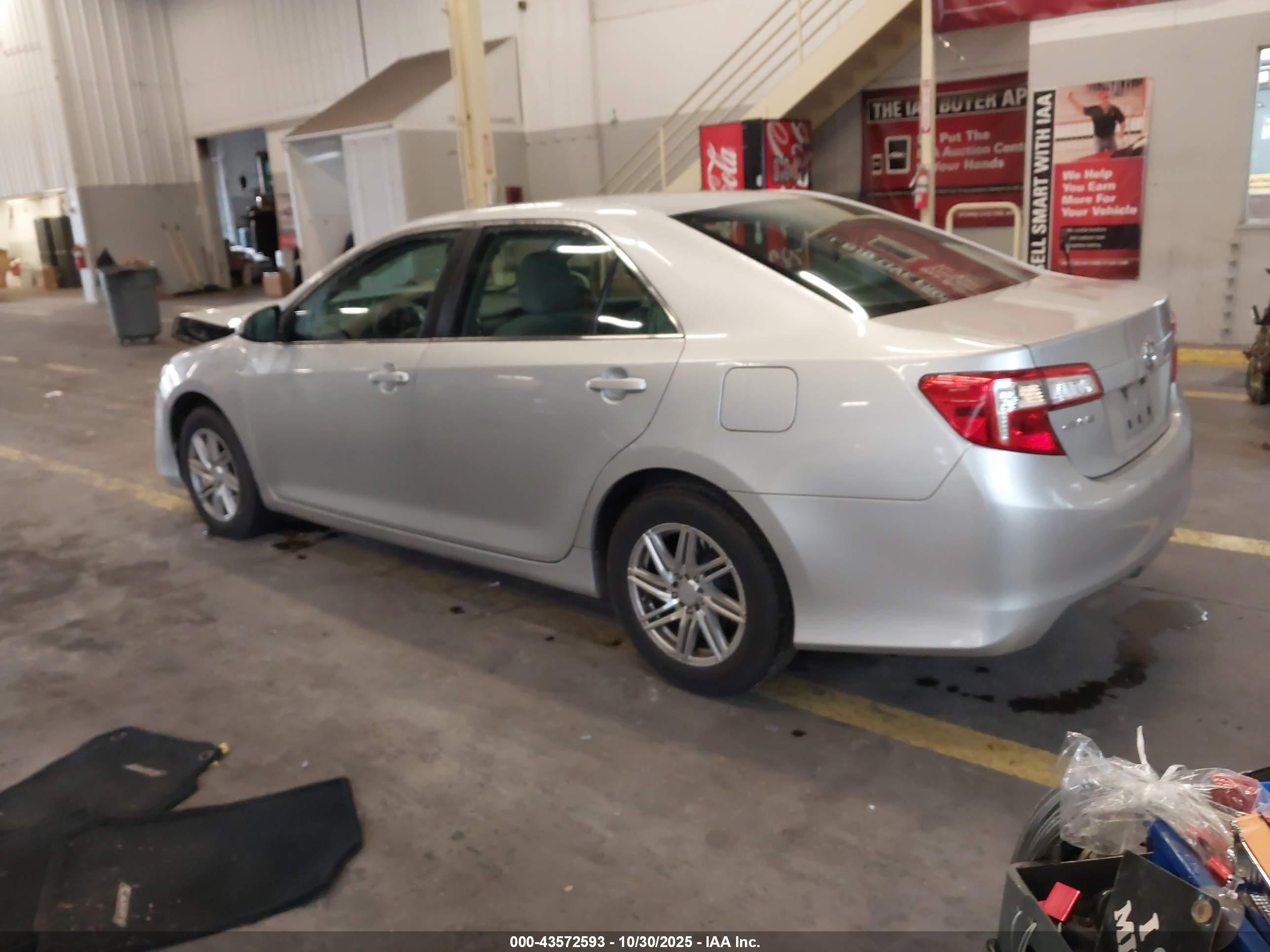 TOYOTA CAMRY image 3