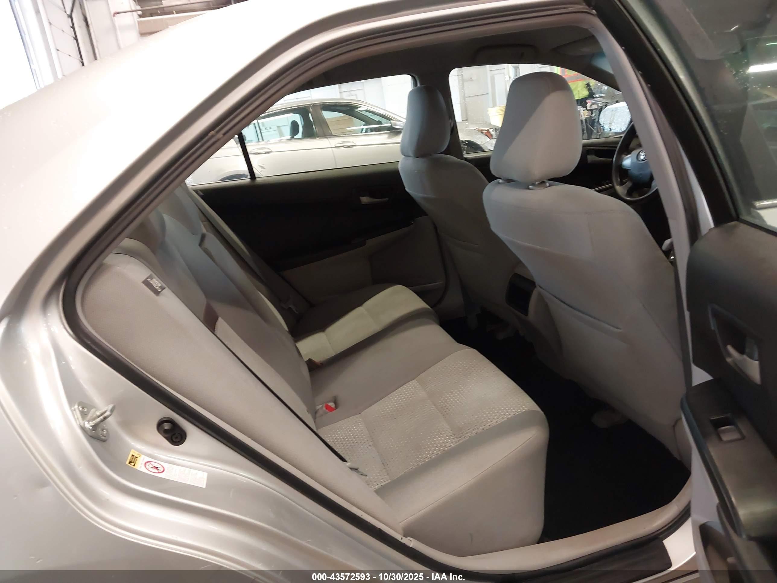 TOYOTA CAMRY image 8