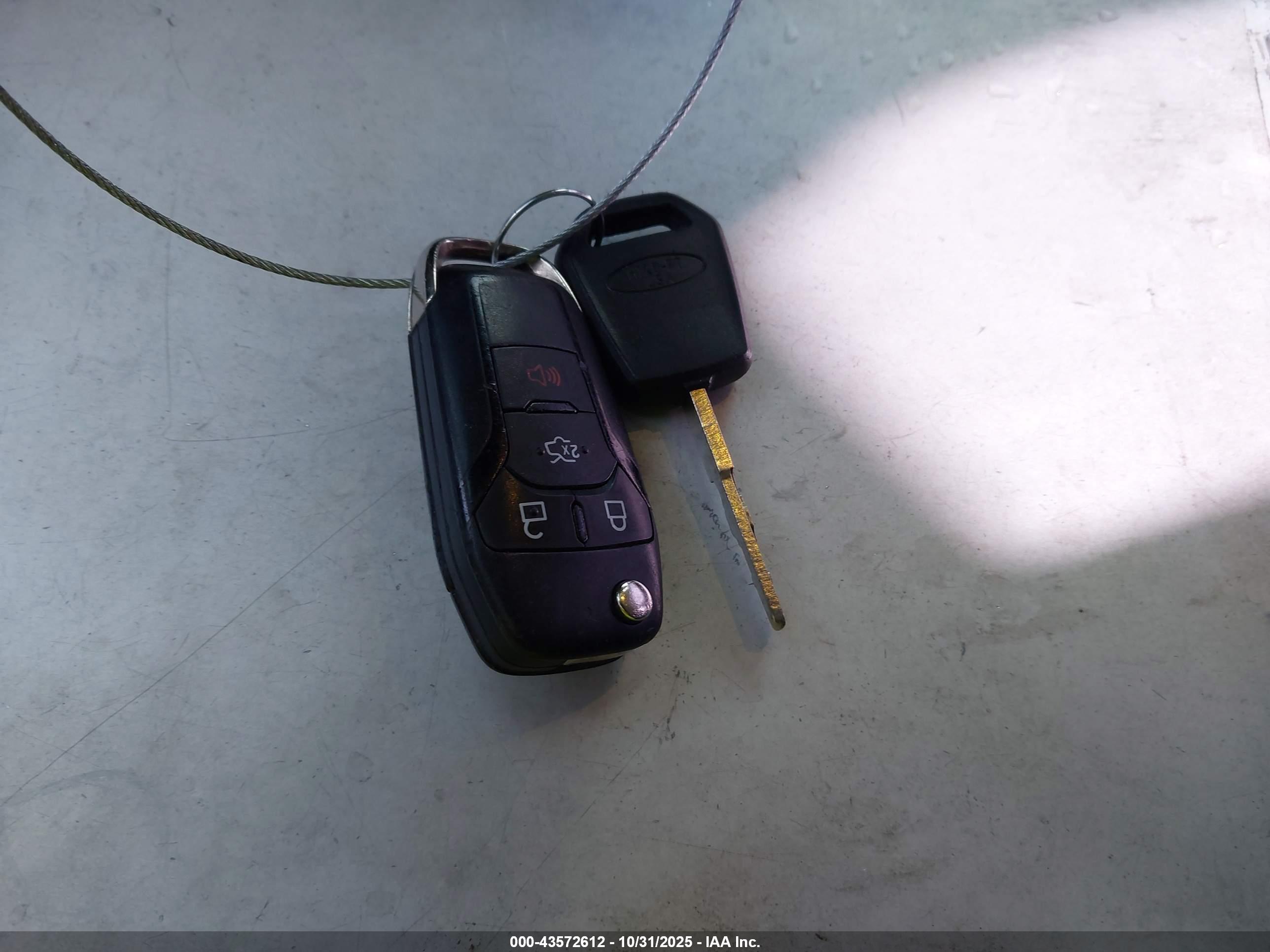 FORD FUSION image 11