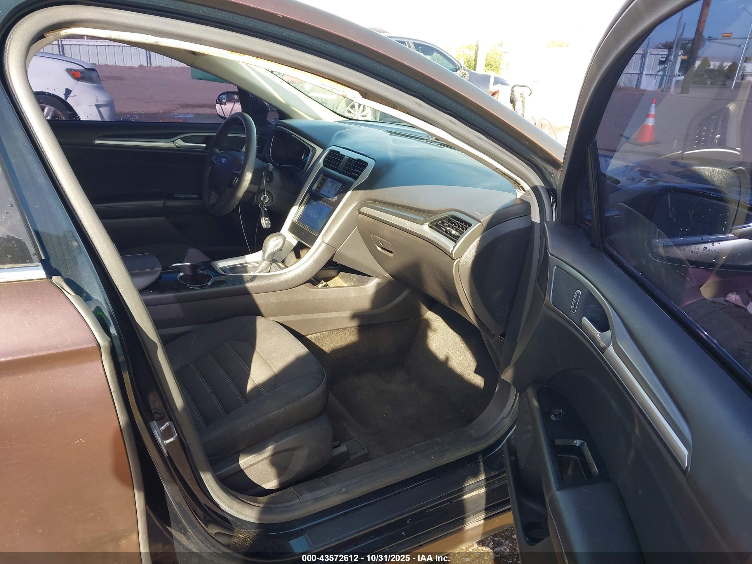 FORD FUSION image 5