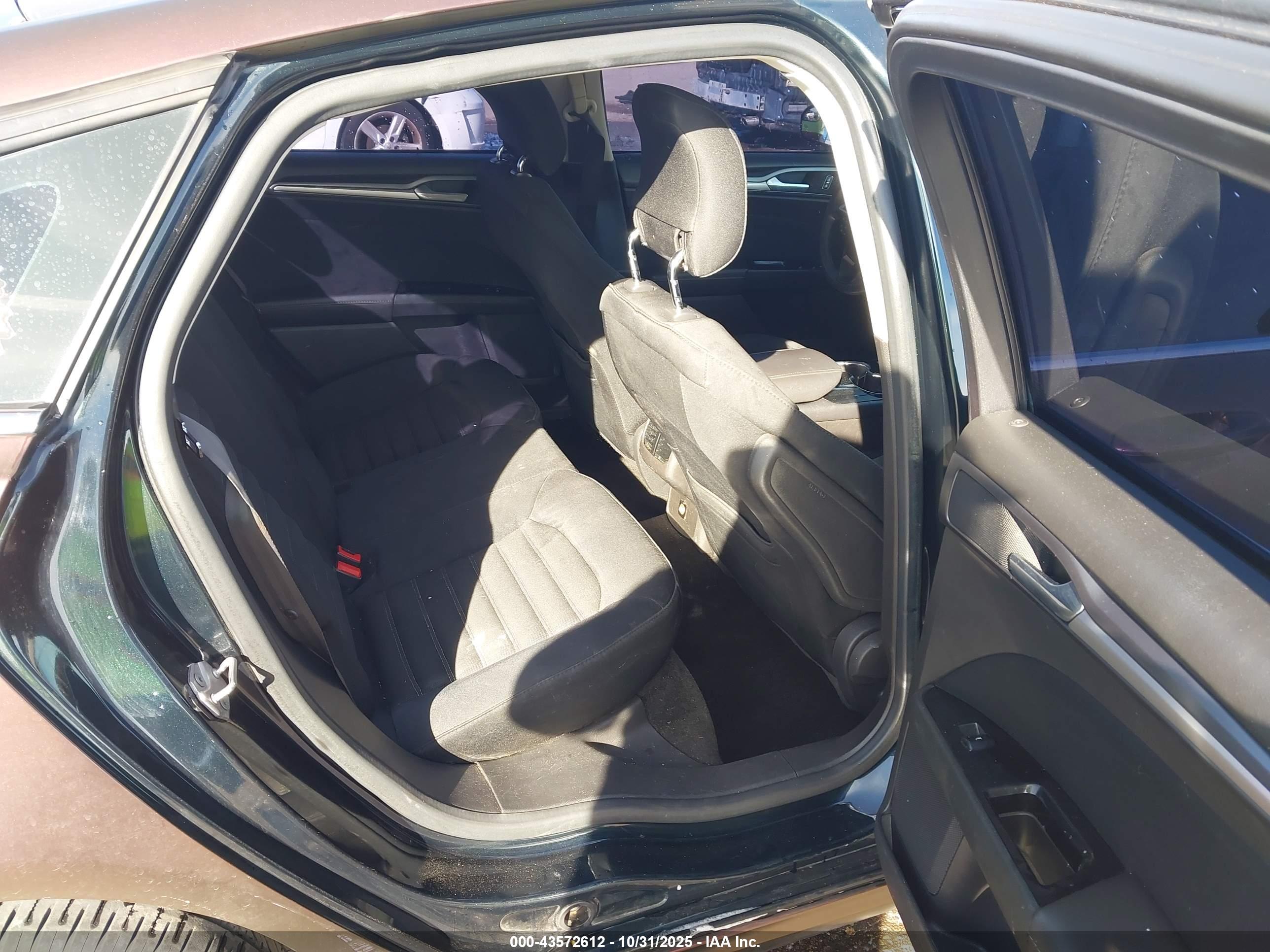 FORD FUSION image 8