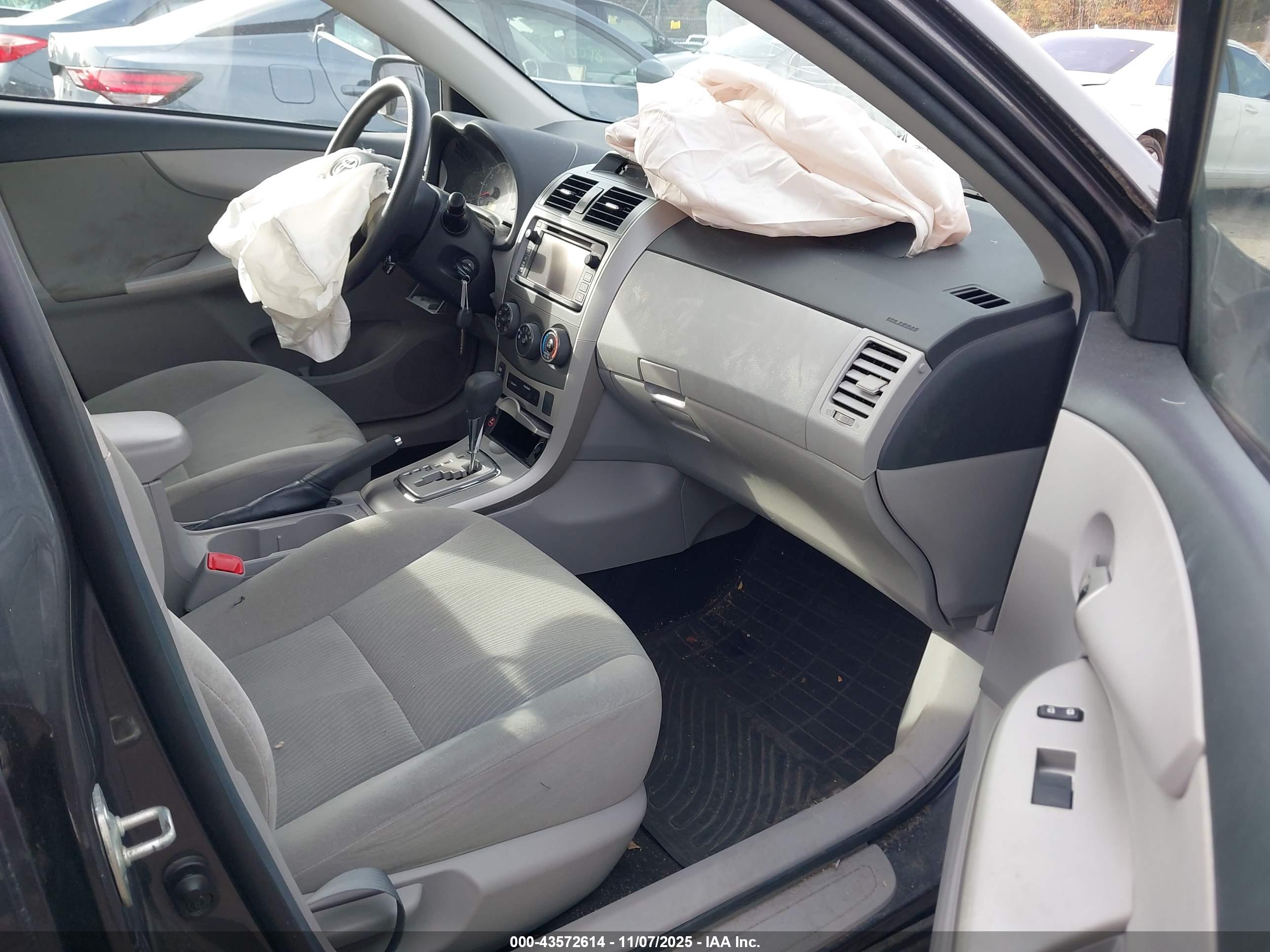TOYOTA COROLLA image 5