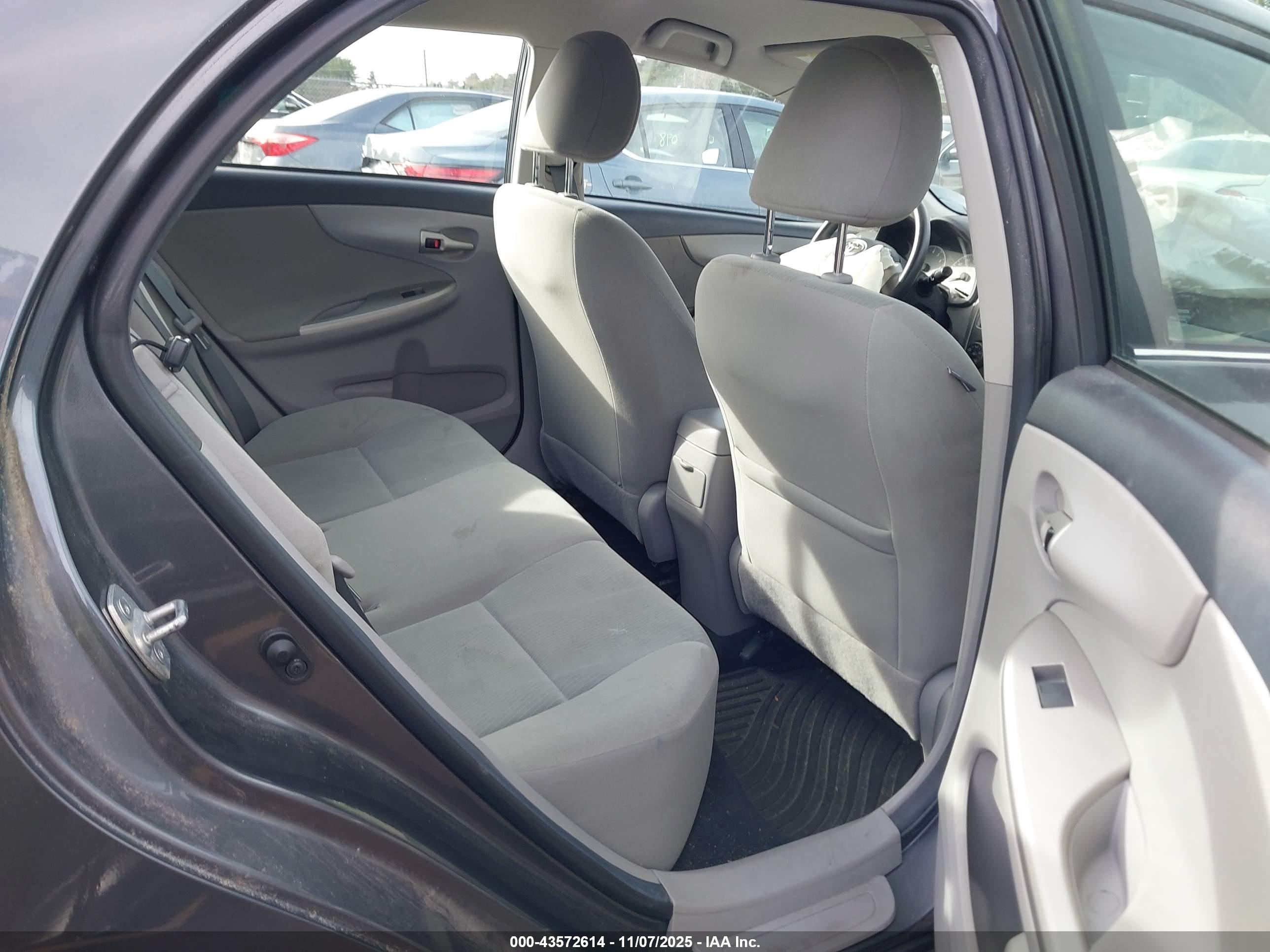 TOYOTA COROLLA image 8