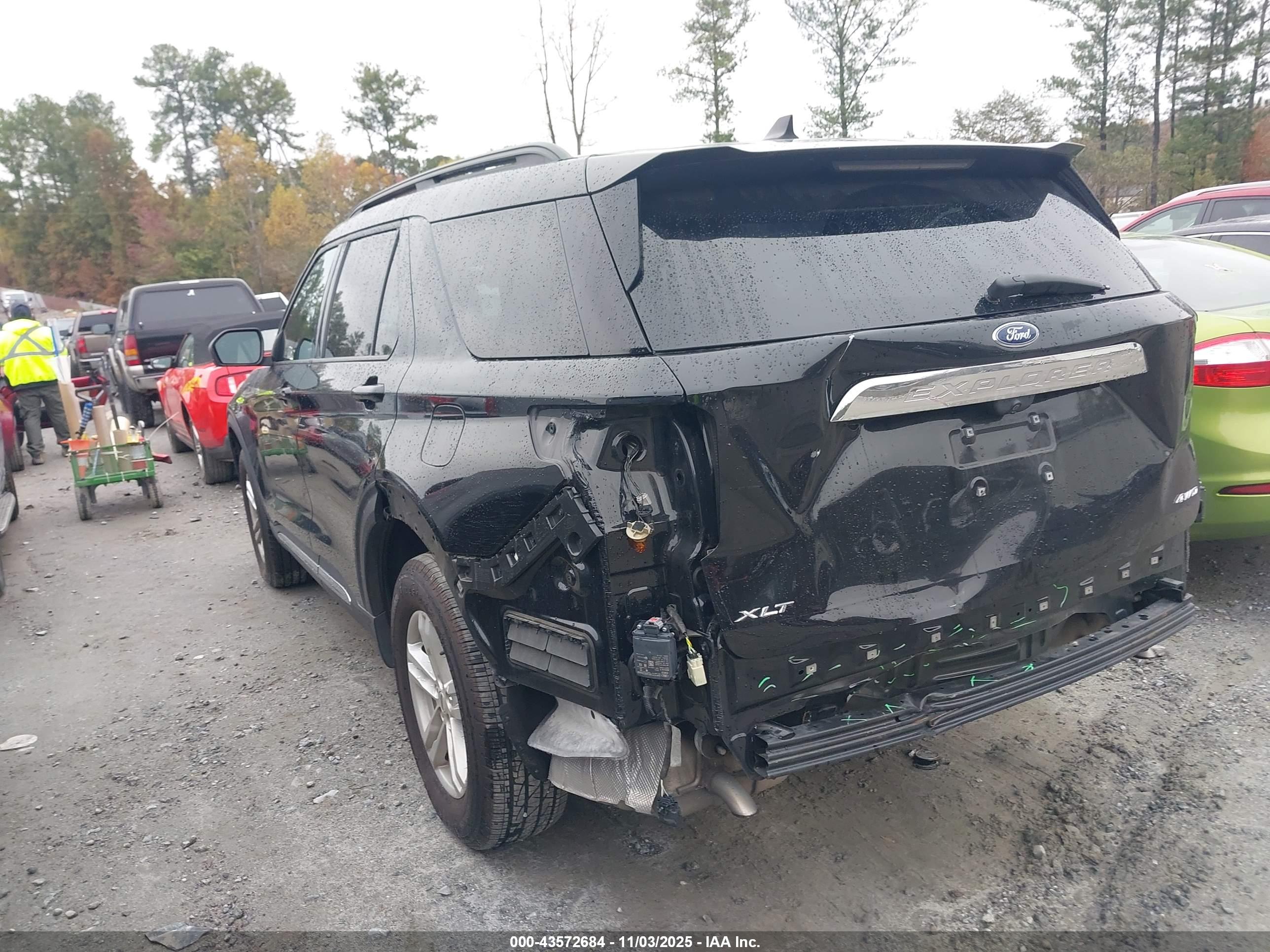 FORD EXPLORER image 3