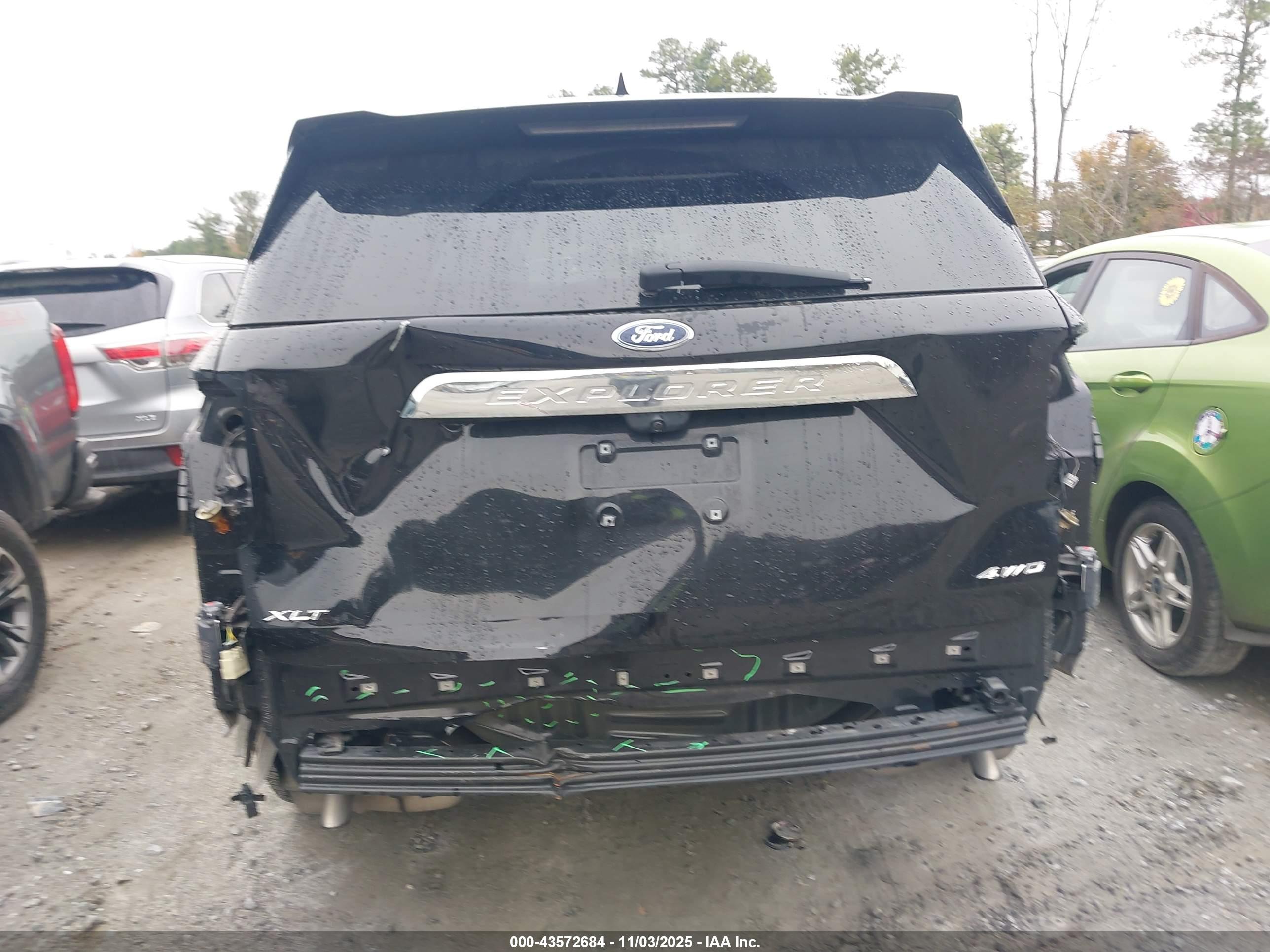 FORD EXPLORER image 6