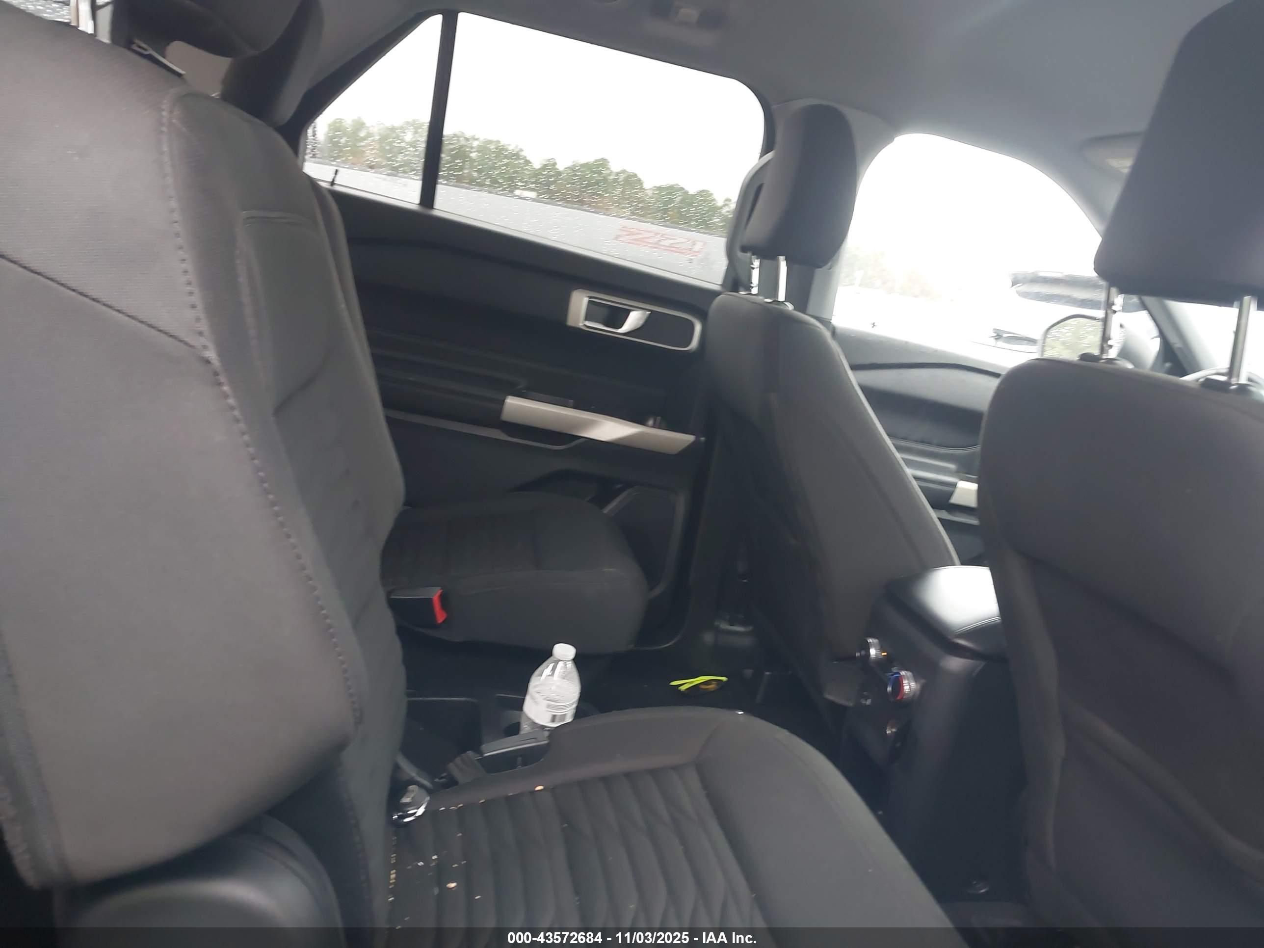 FORD EXPLORER image 8