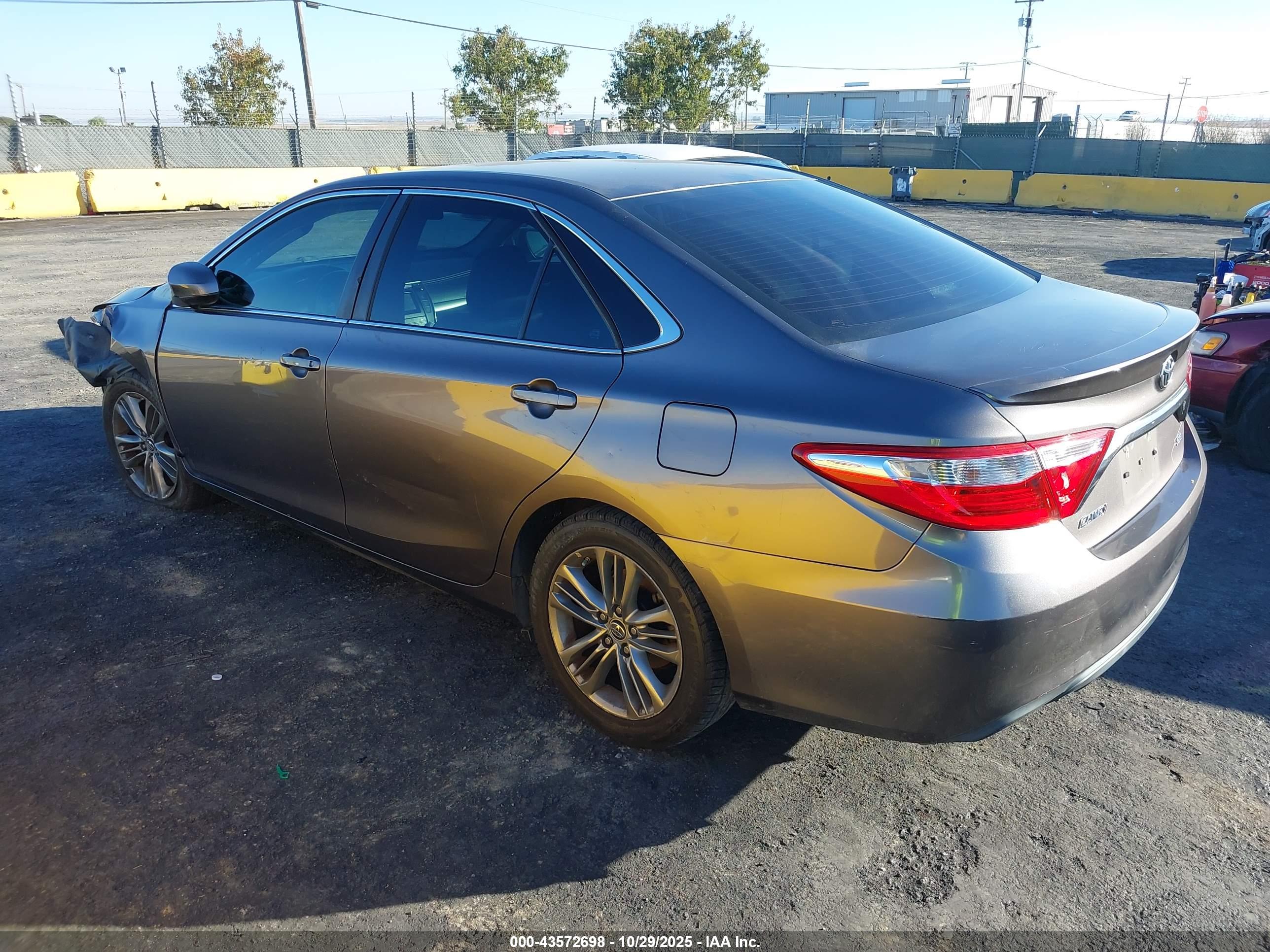 TOYOTA CAMRY image 3
