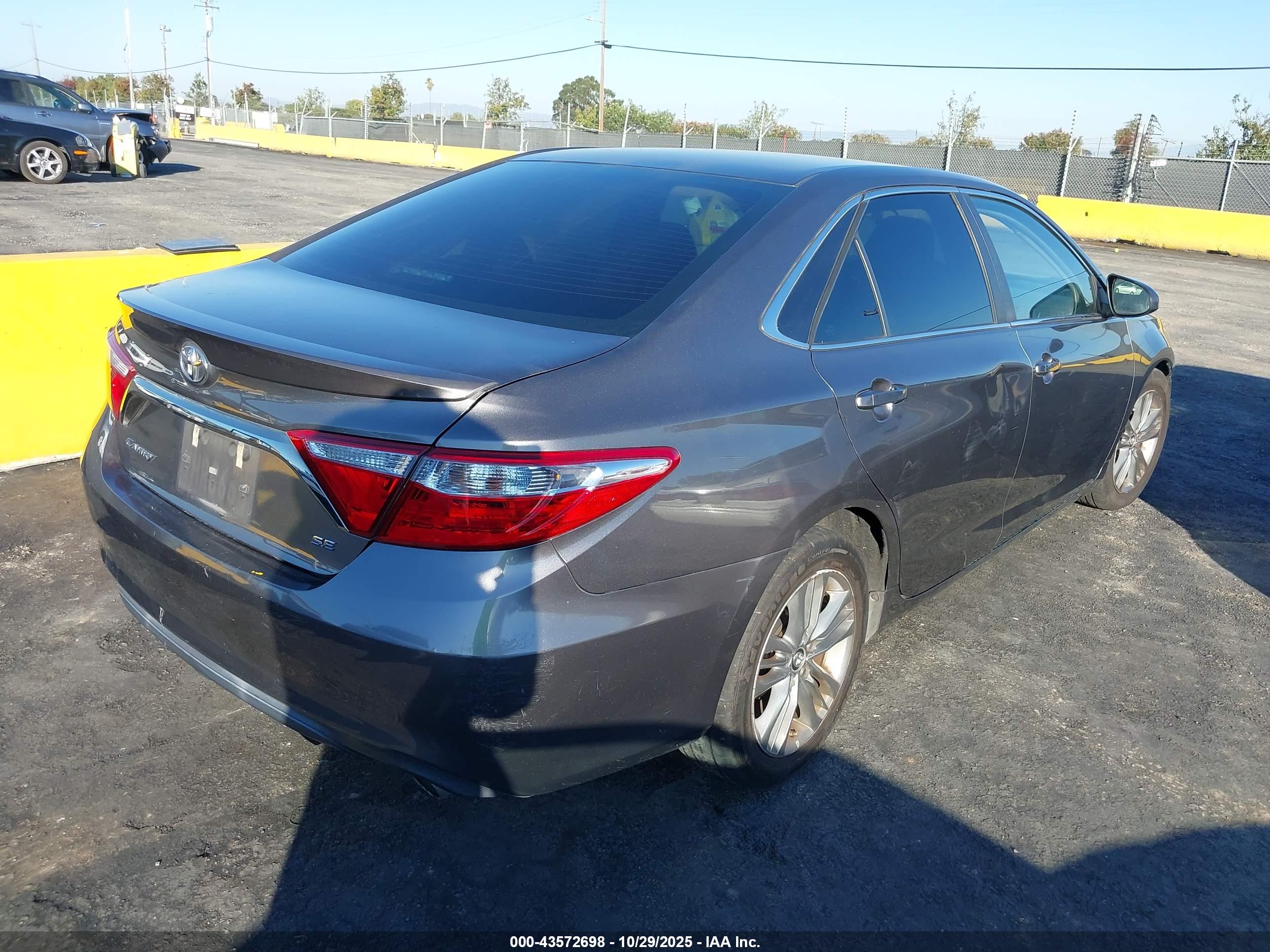 TOYOTA CAMRY image 4